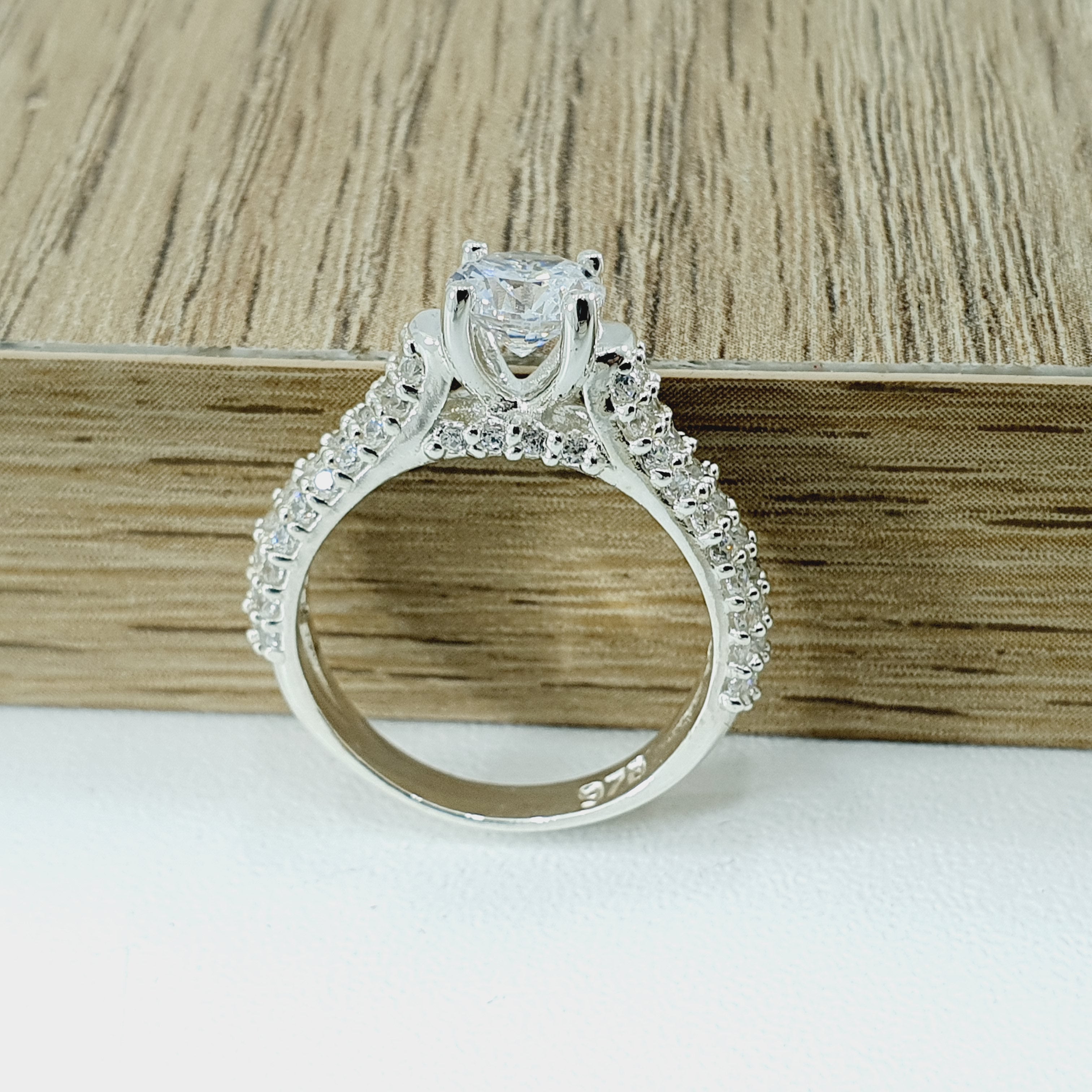 Anillo de Compromiso en Plata "Brillo Infinito"