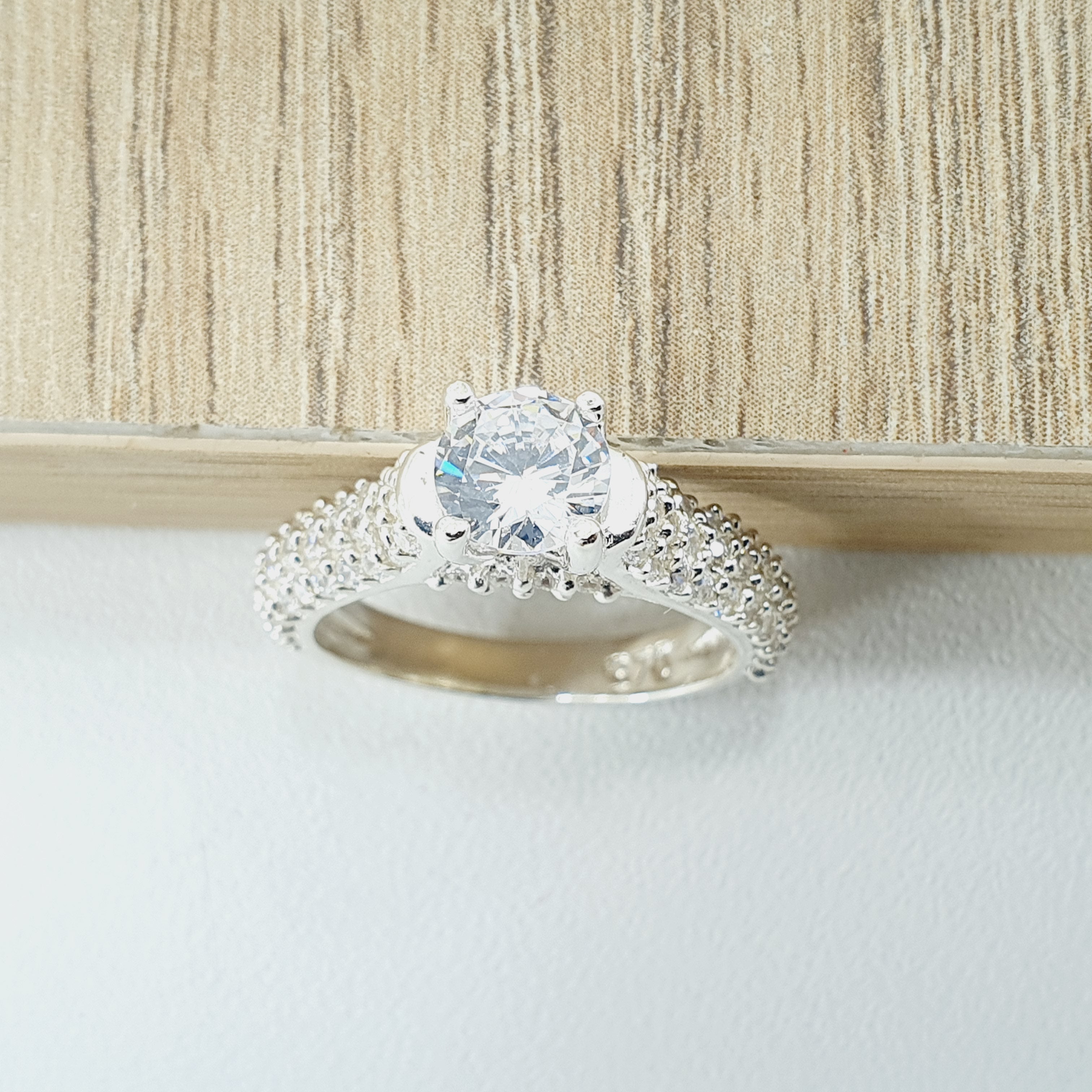 Anillo de Compromiso en Plata "Brillo Infinito"