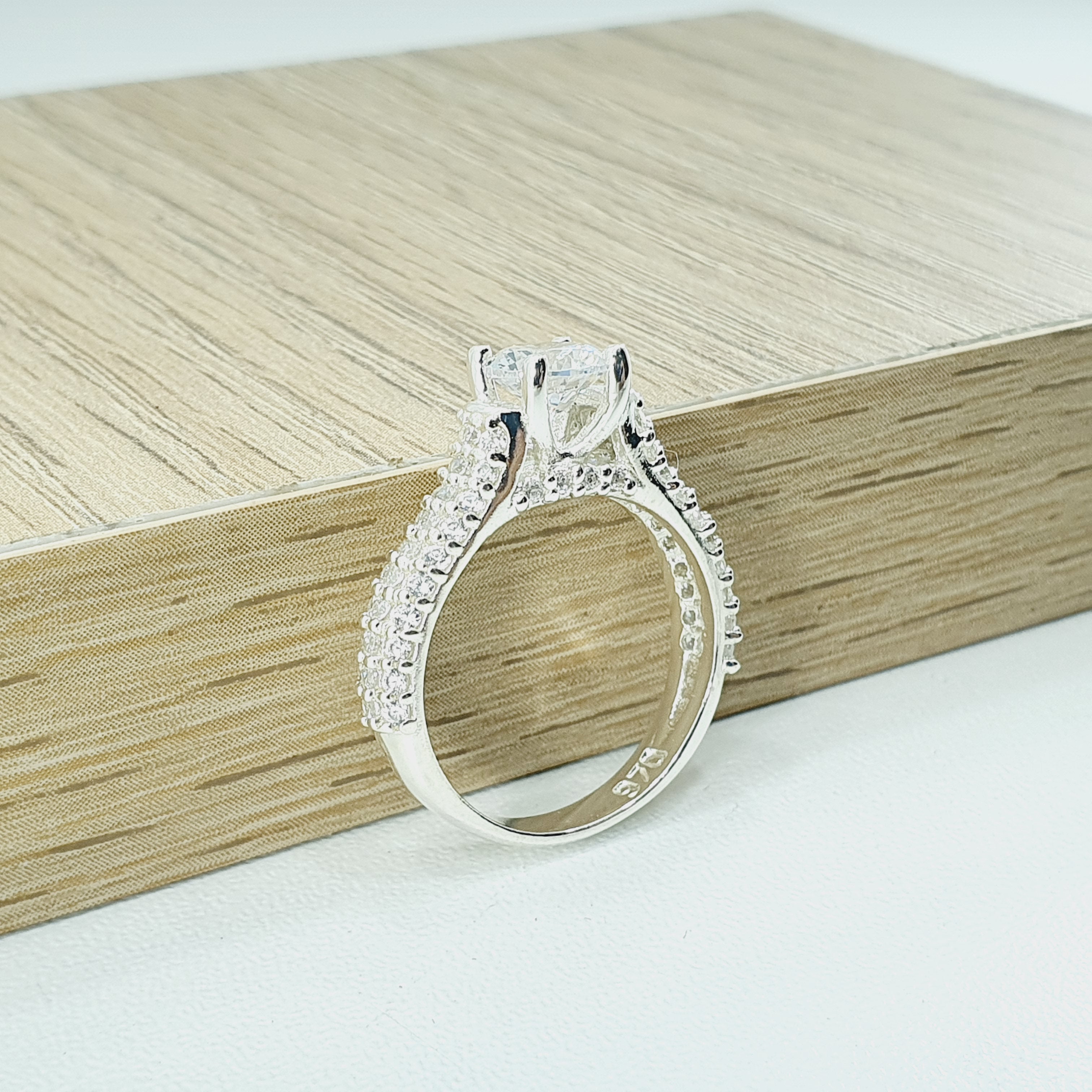 Anillo de Compromiso en Plata "Brillo Infinito"