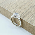 Anillo engaste de flor con circon