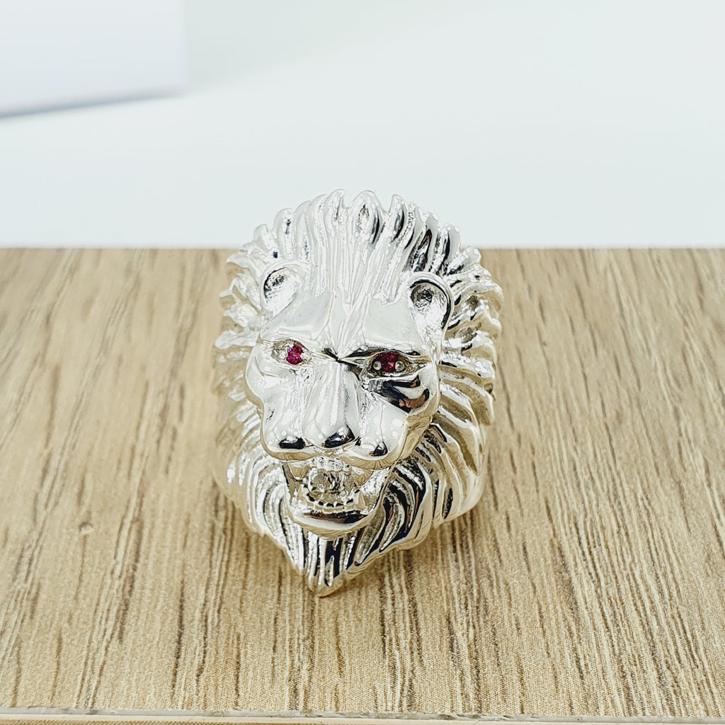 Chevalier de León en plata con circones