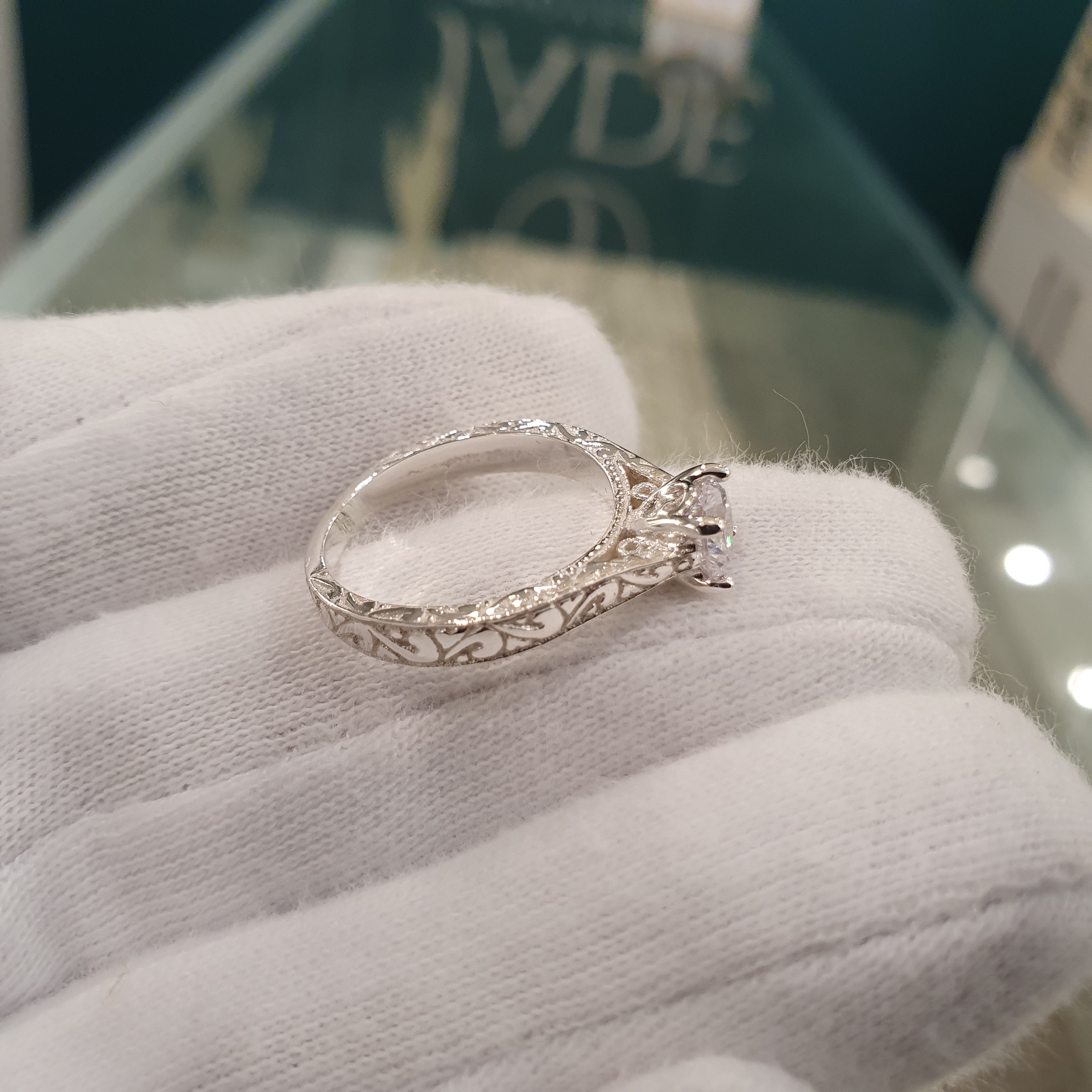 Anillo en plata labrado "Brillit"