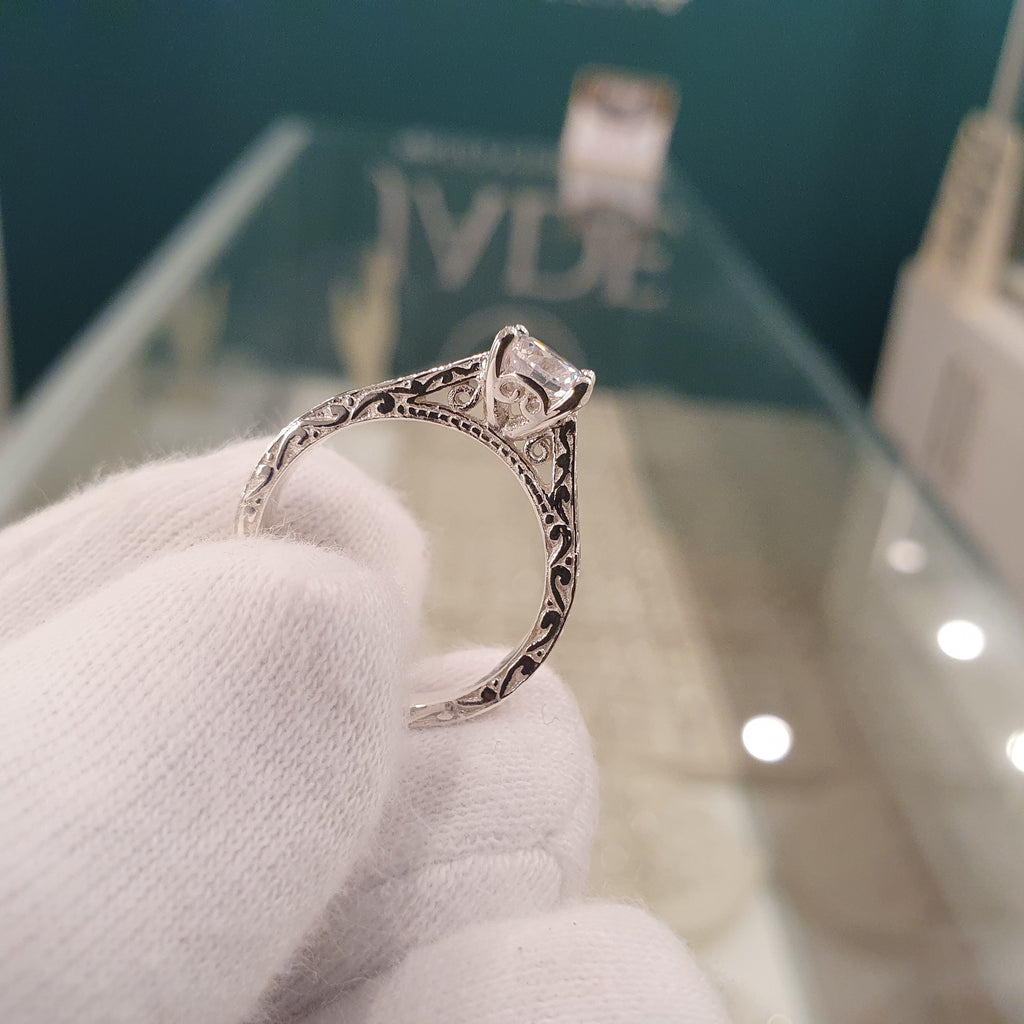 Anillo en plata labrado "Brillit"