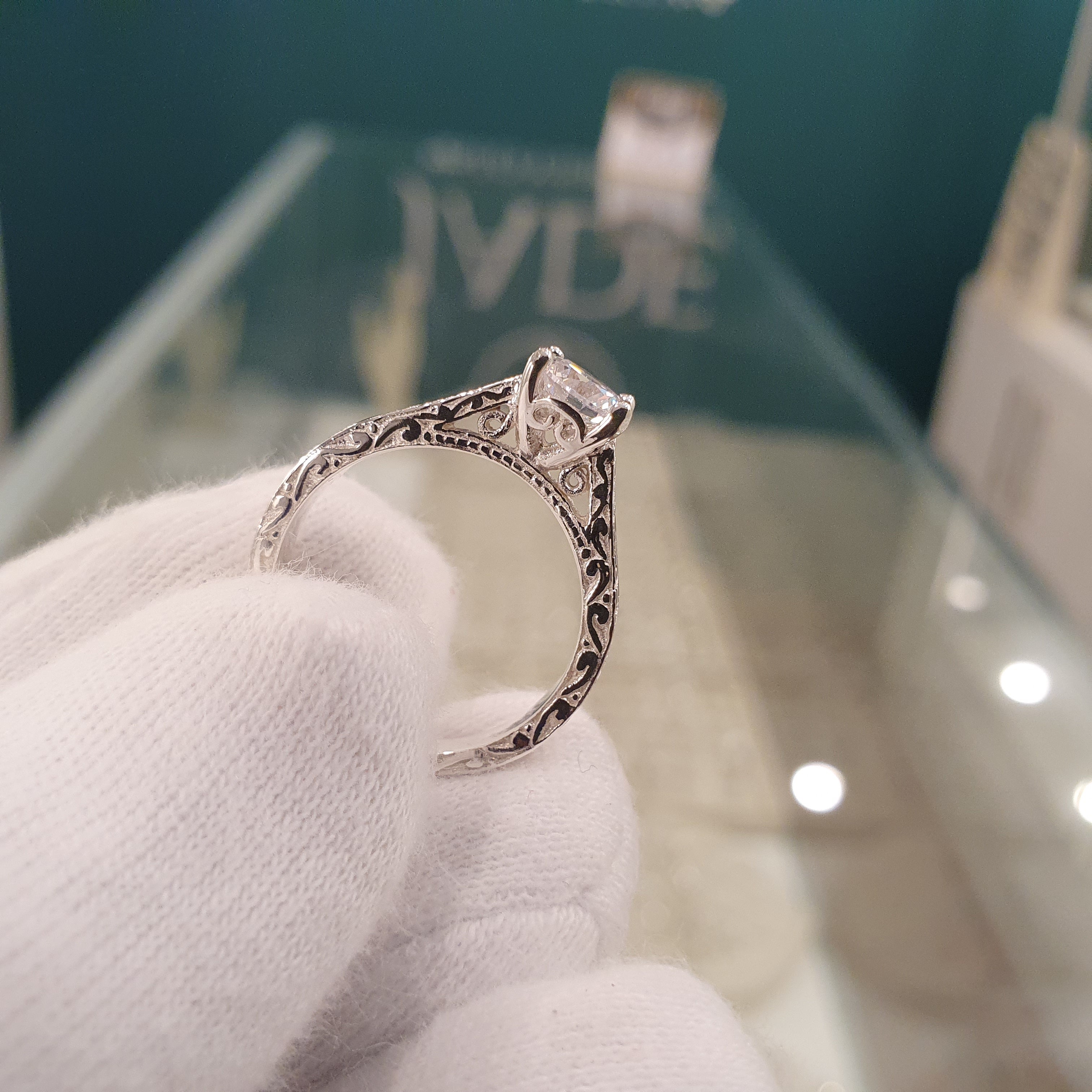 Anillo en plata labrado "Brillit"