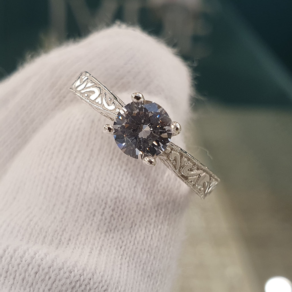 Anillo en plata labrado "Brillit"