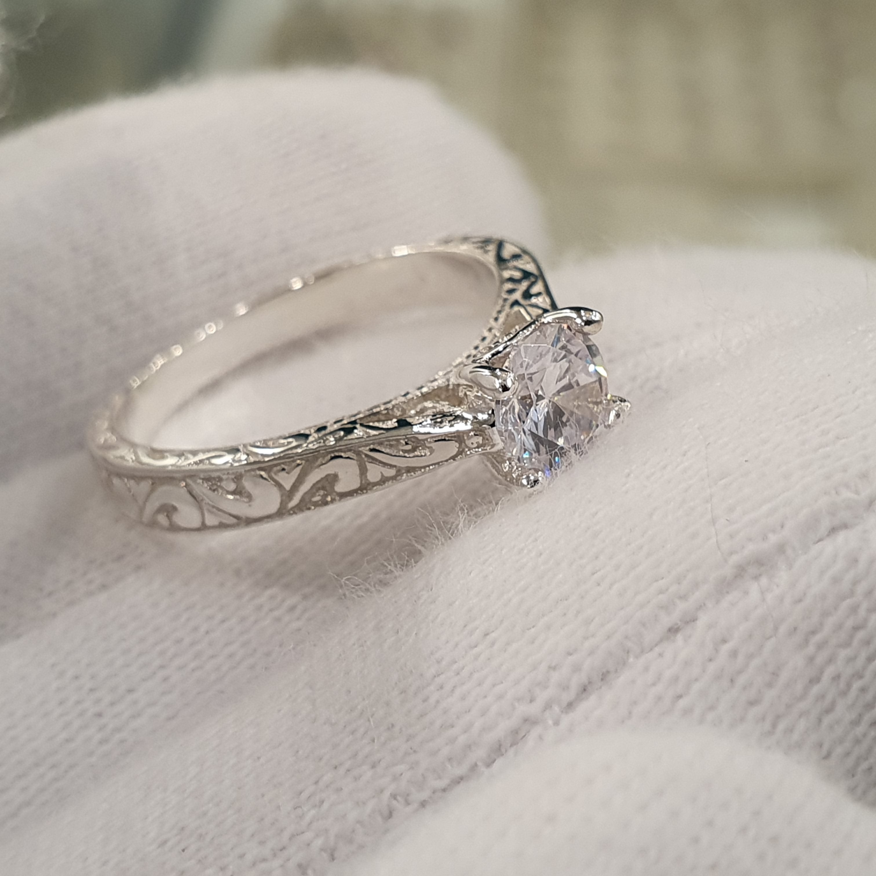 Anillo en plata labrado "Brillit"