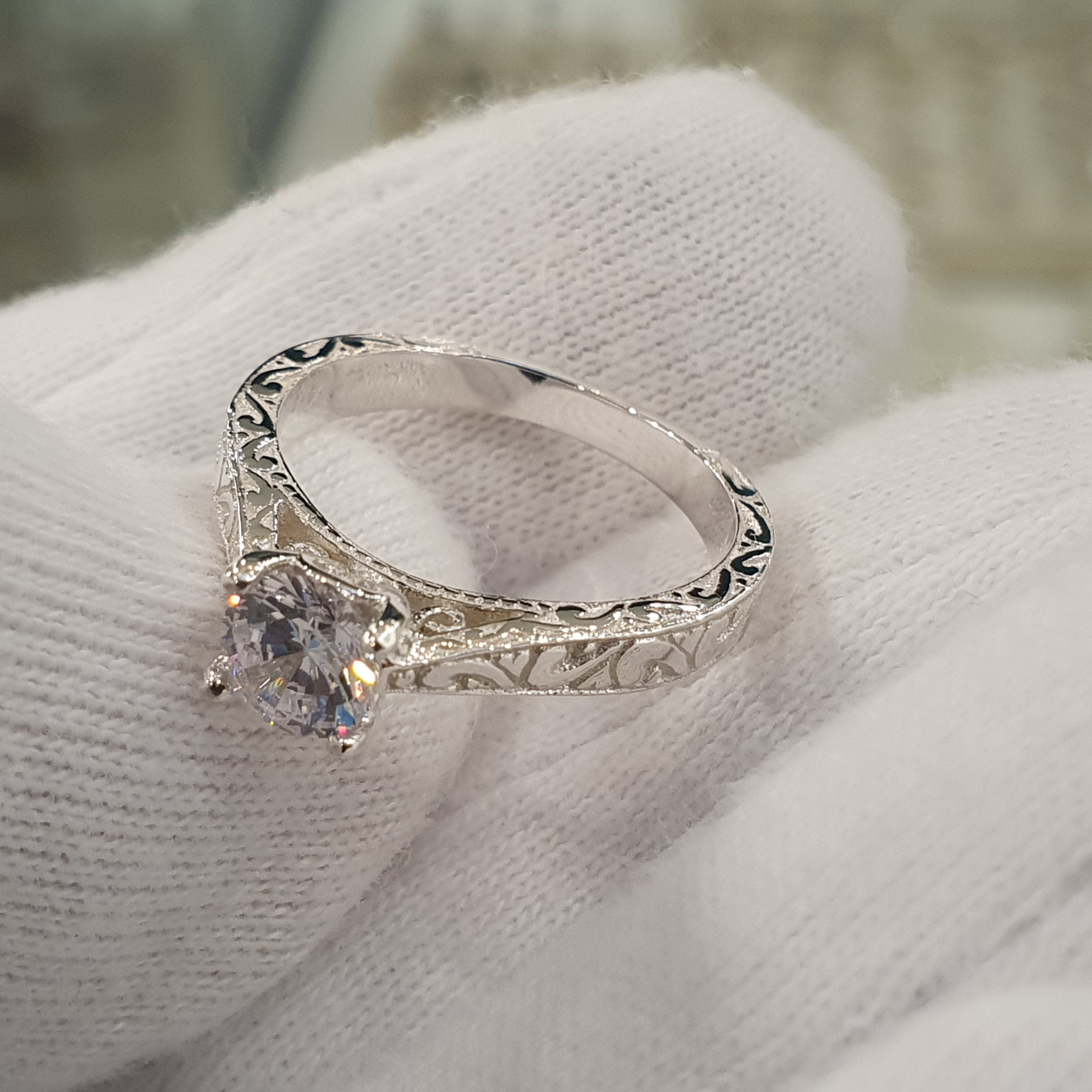 Anillo en plata labrado "Brillit"