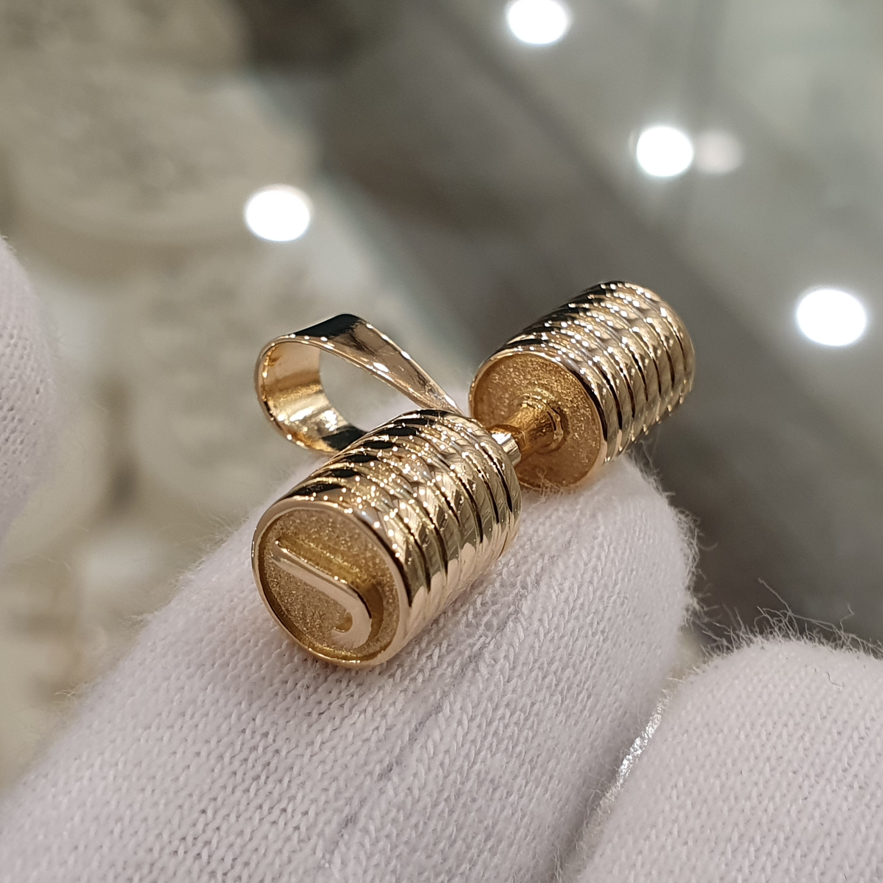 Dije de pesa personalizado con iniciales oro 18k