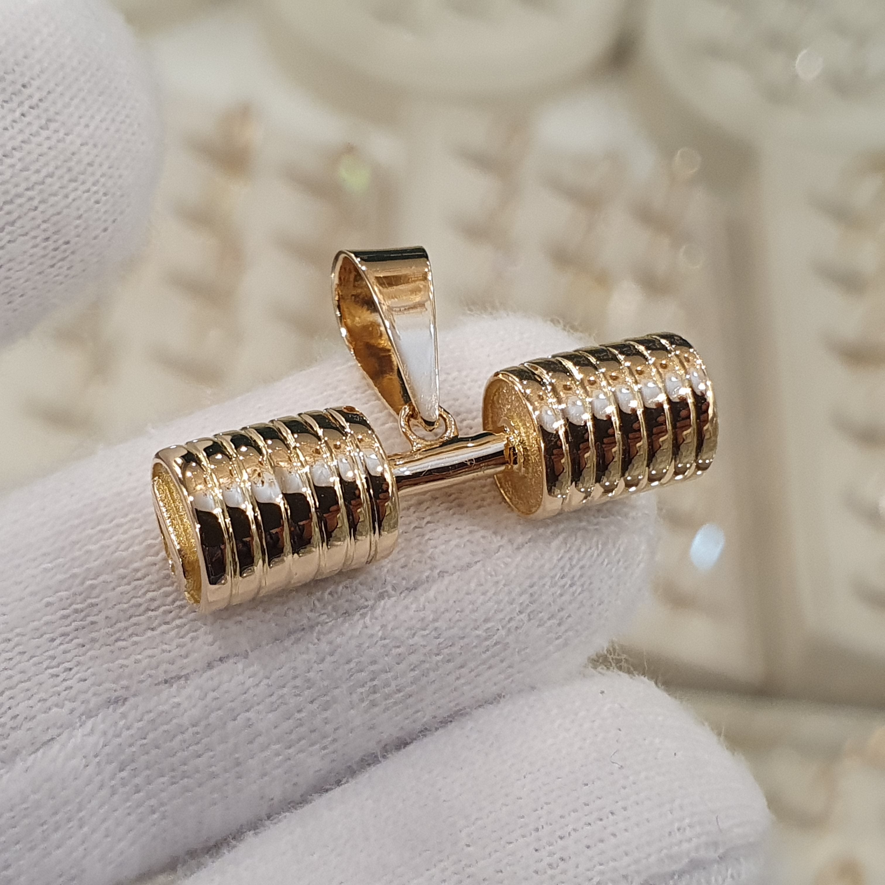 Dije de pesa personalizado con iniciales oro 18k