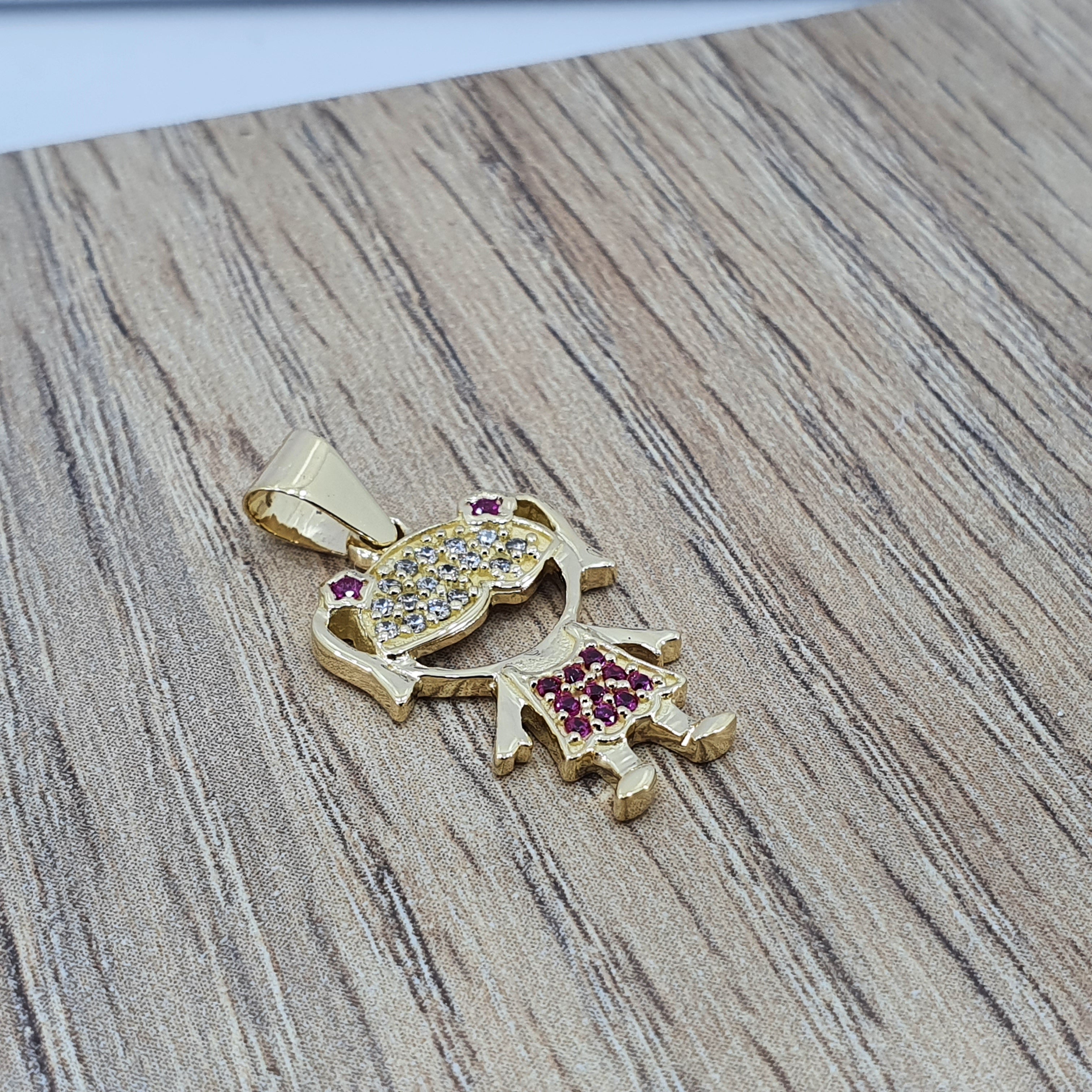 Dije de niña con circones engastados