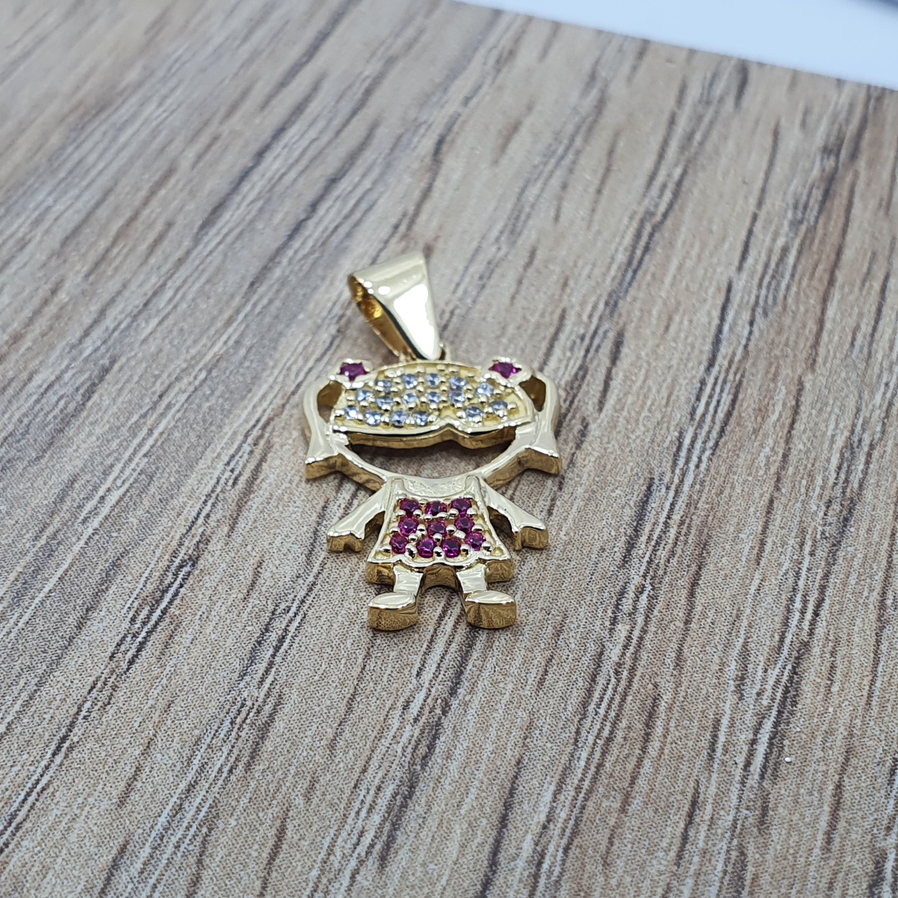 Dije de niña con circones engastados