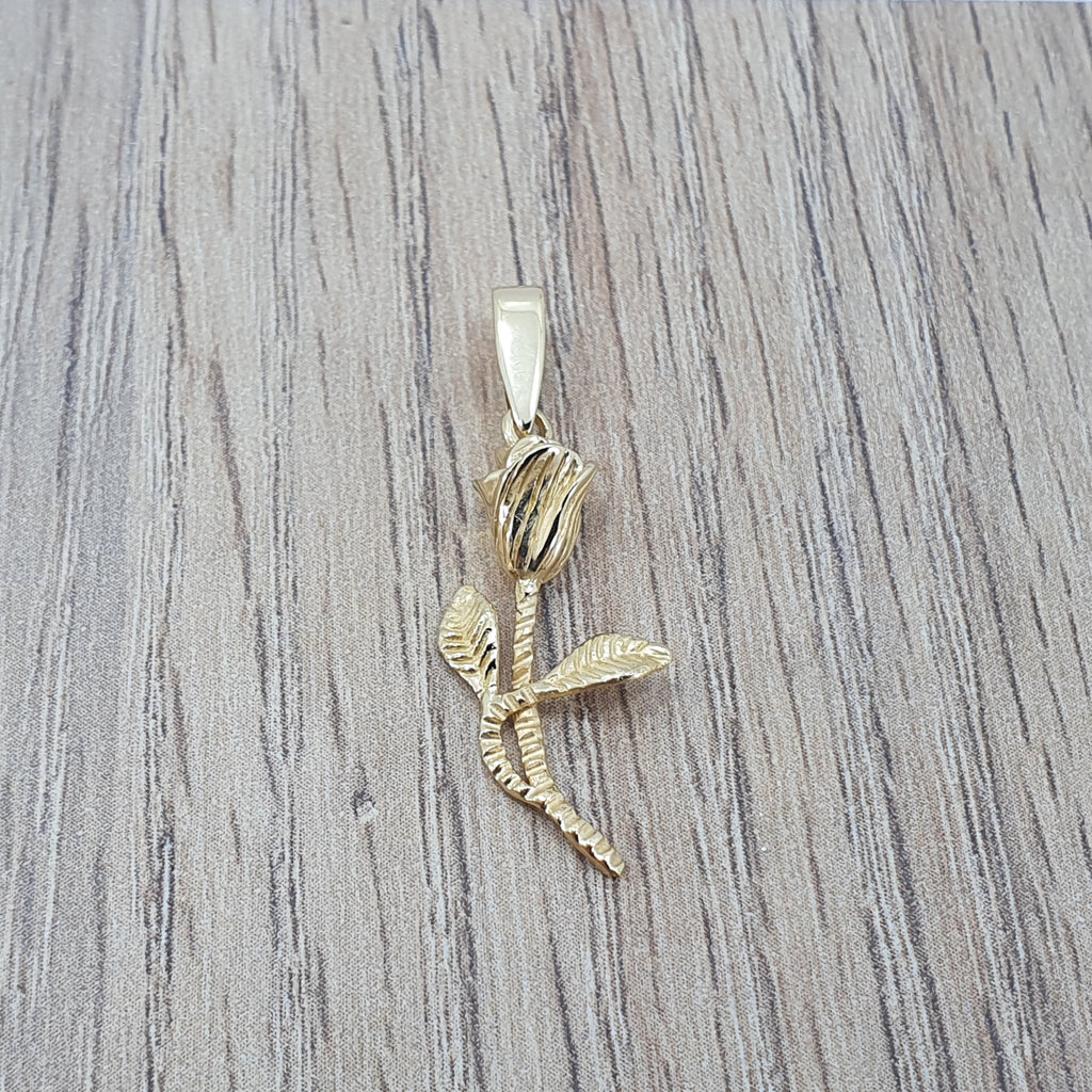 Dije de Flor labrado oro 18k