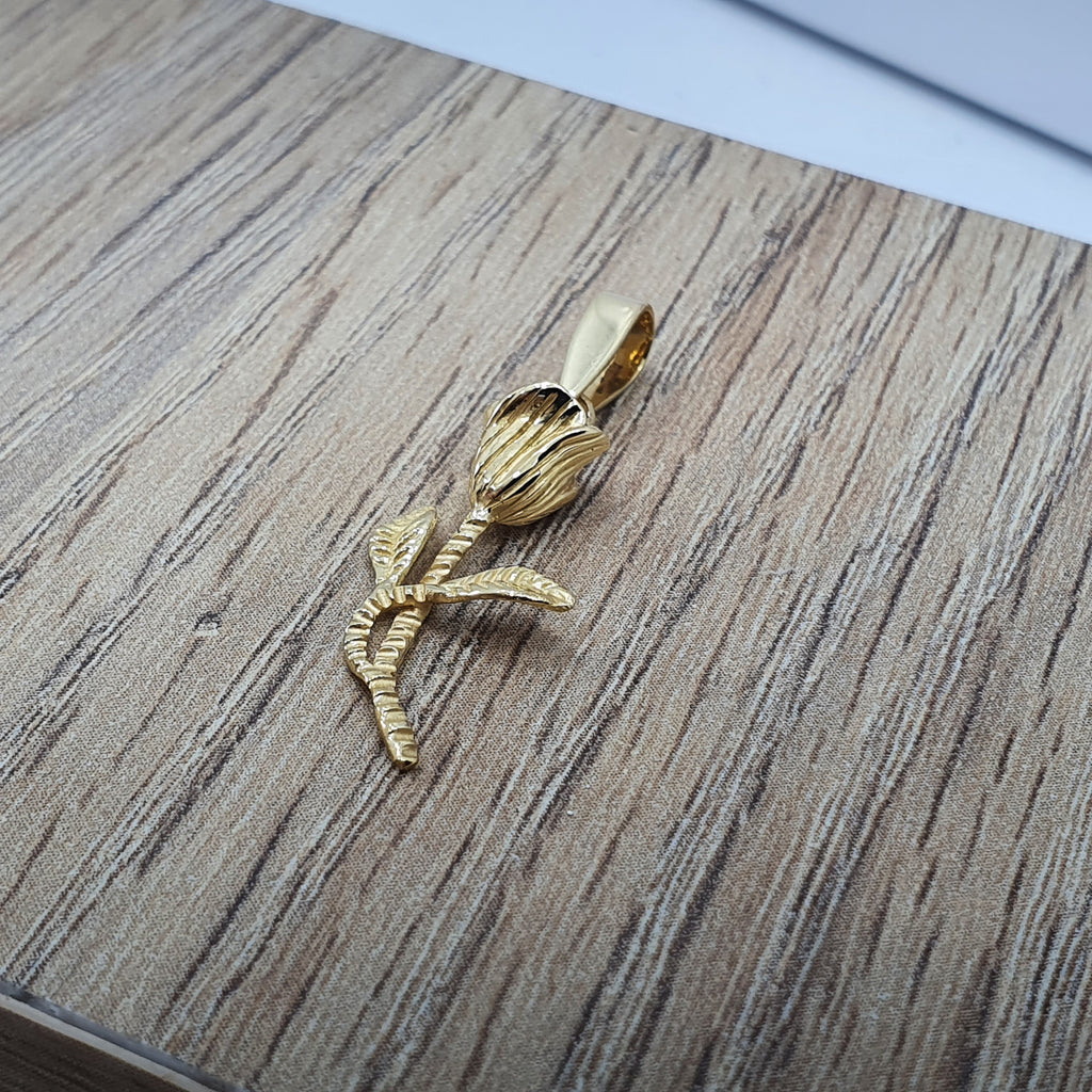 Dije de Flor labrado oro 18k