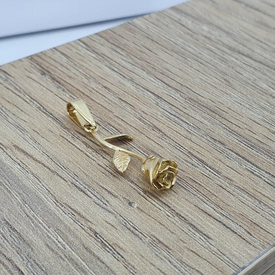 Dije de flor en Oro 18k – Jade18k