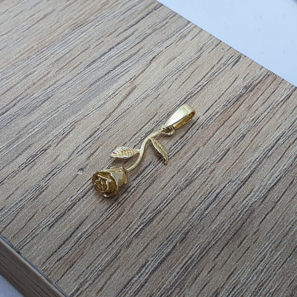 Dije de flor en oro 18k
