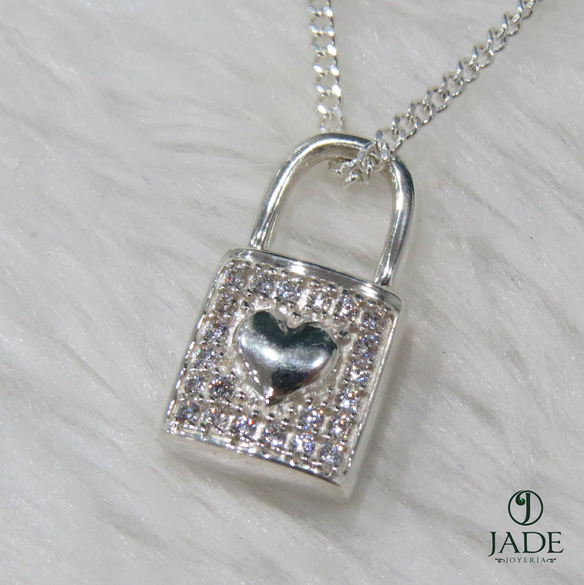 Dije de candado en plata ley