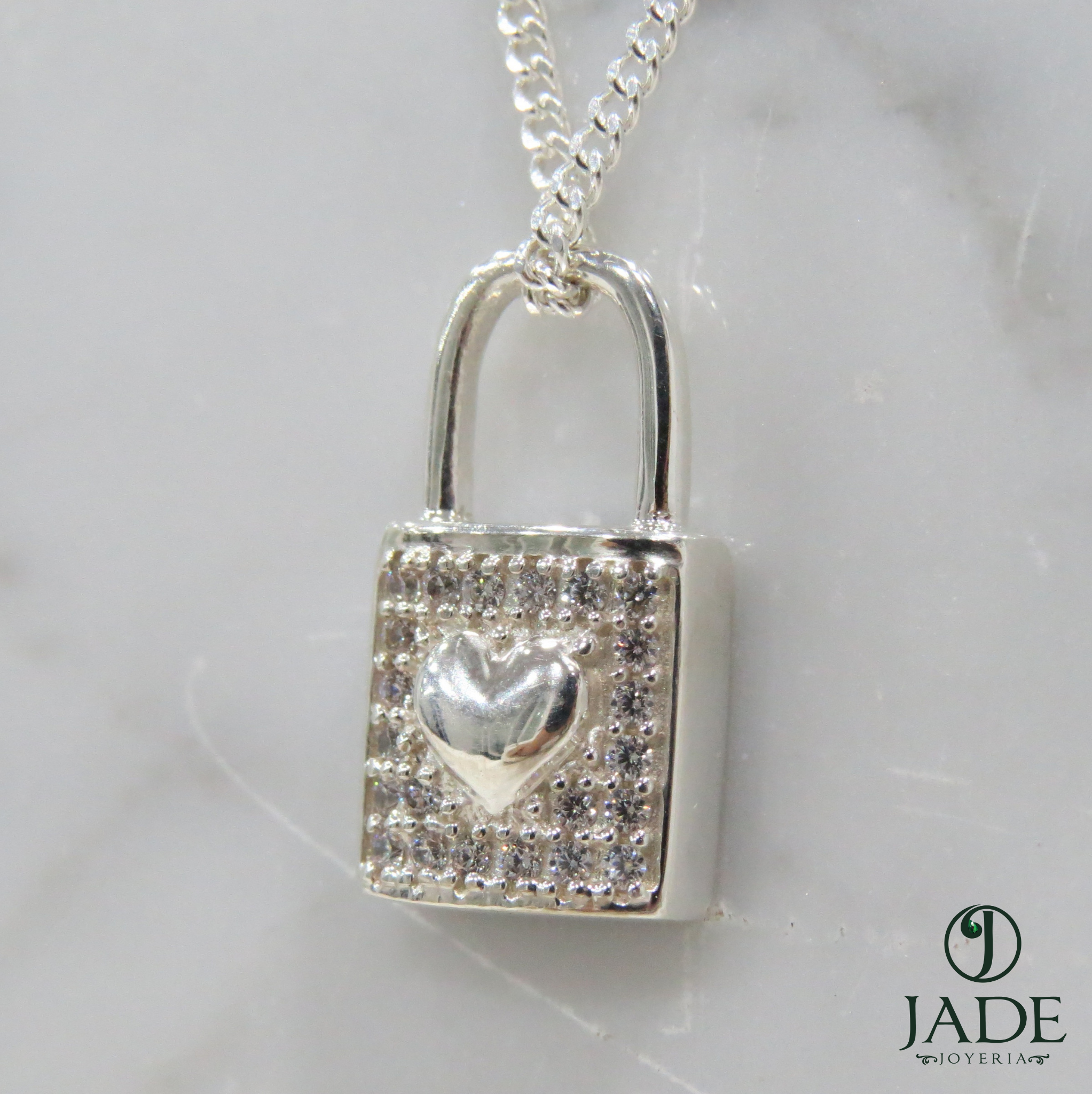 Dije de candado en plata ley