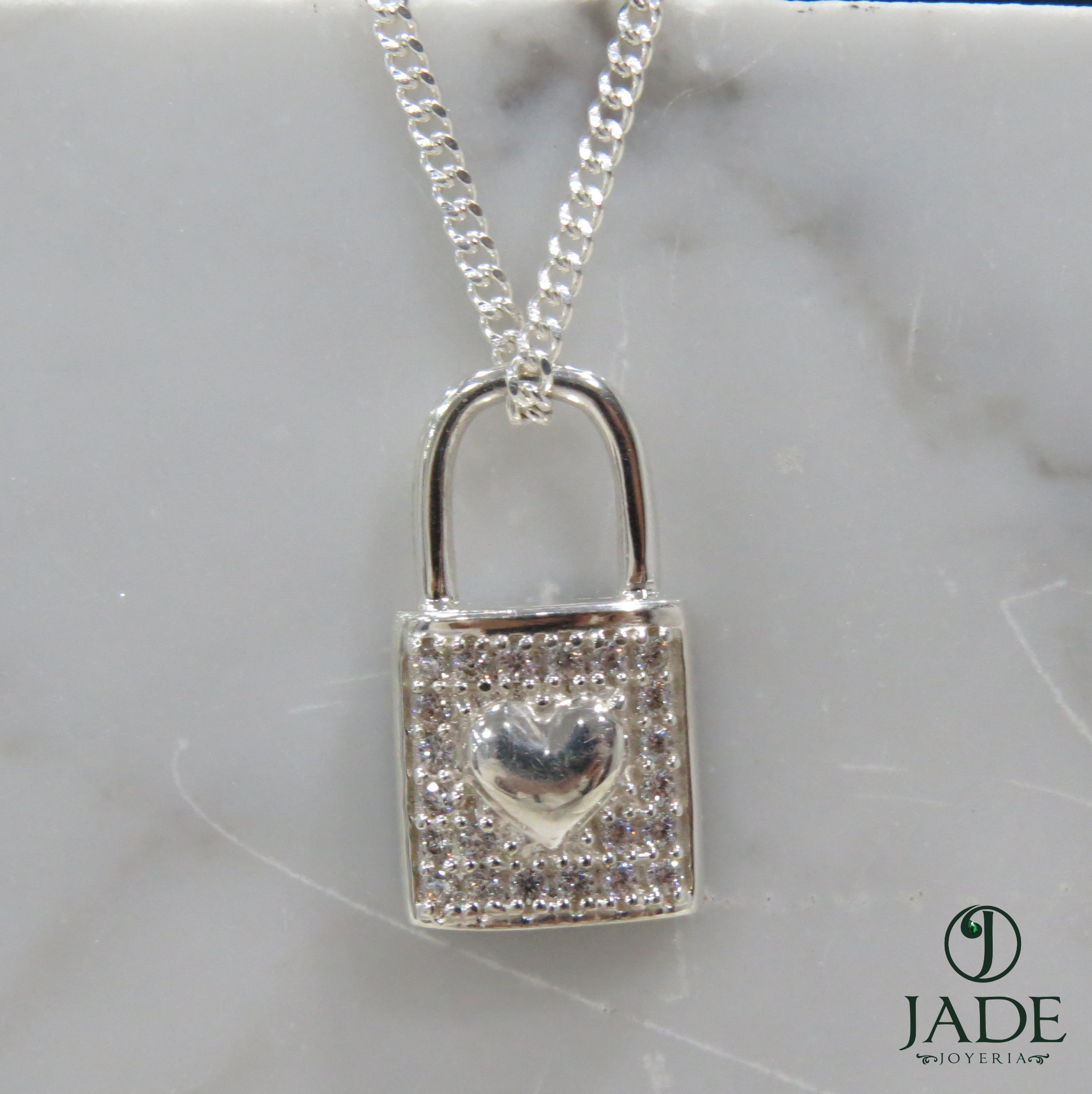 Dije de candado en plata ley