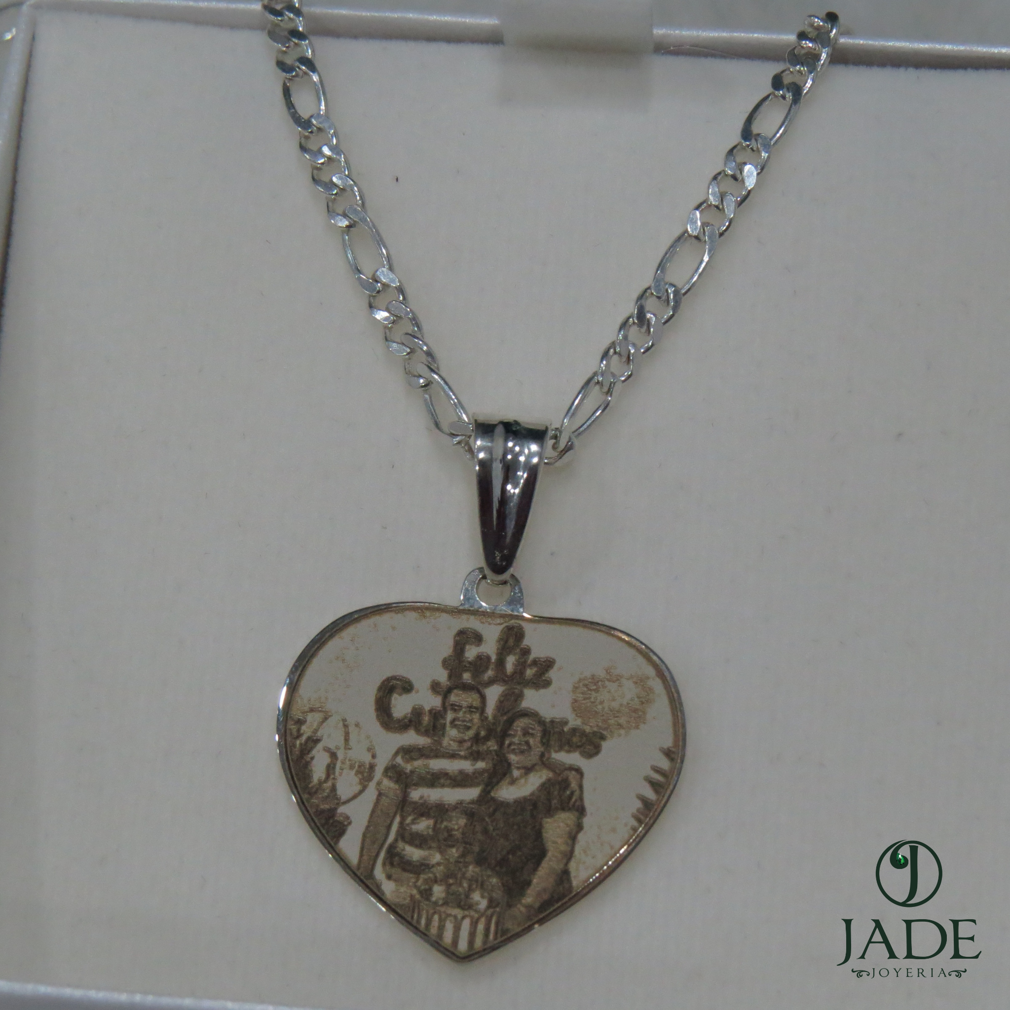 Dije con fotograbado y cadena en plata fina