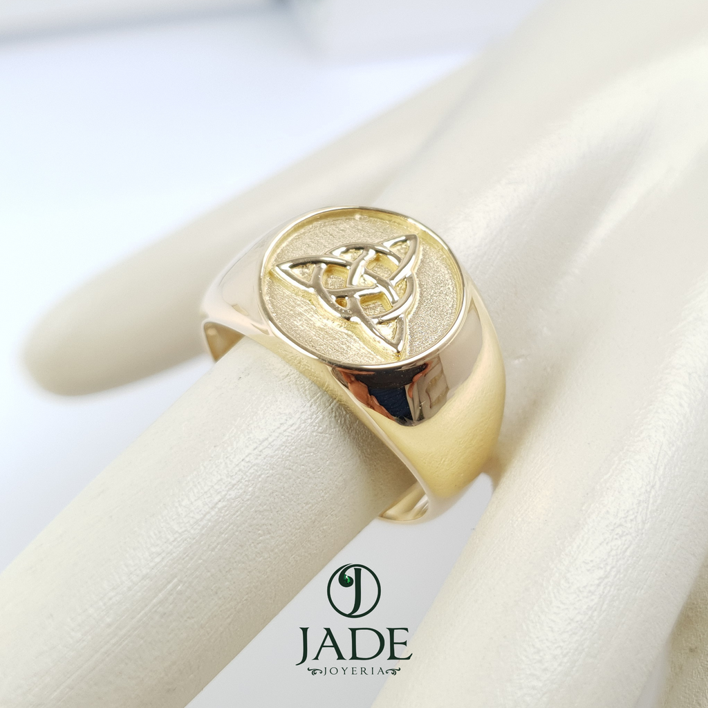 Chevalier con símbolo de triqueta