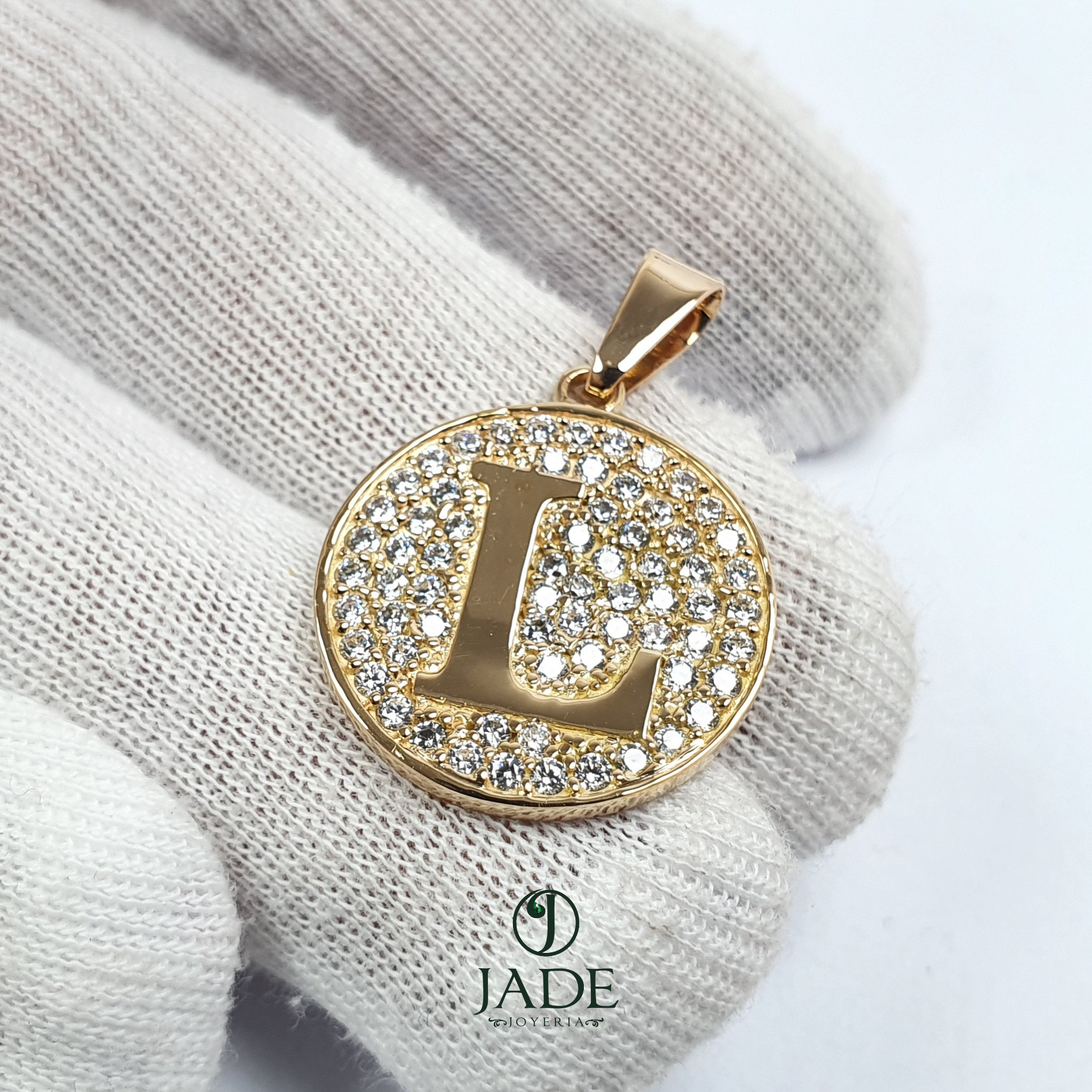 Dije de inicial full piedras