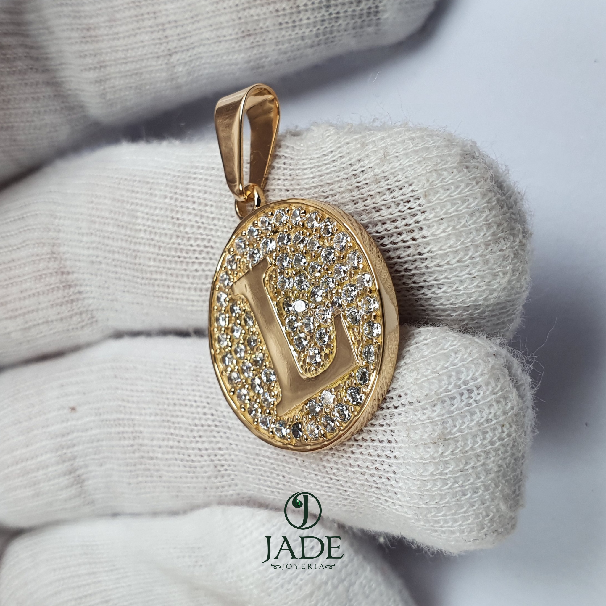 Dije de inicial full piedras