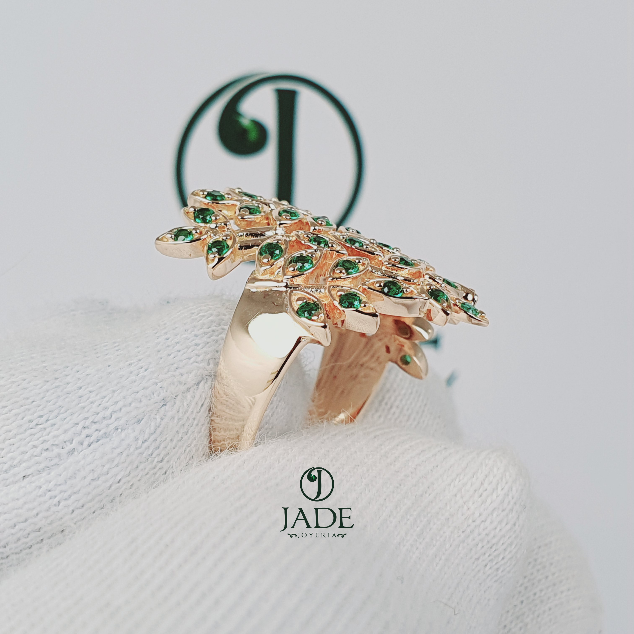Anillo full hojas piedras verdes