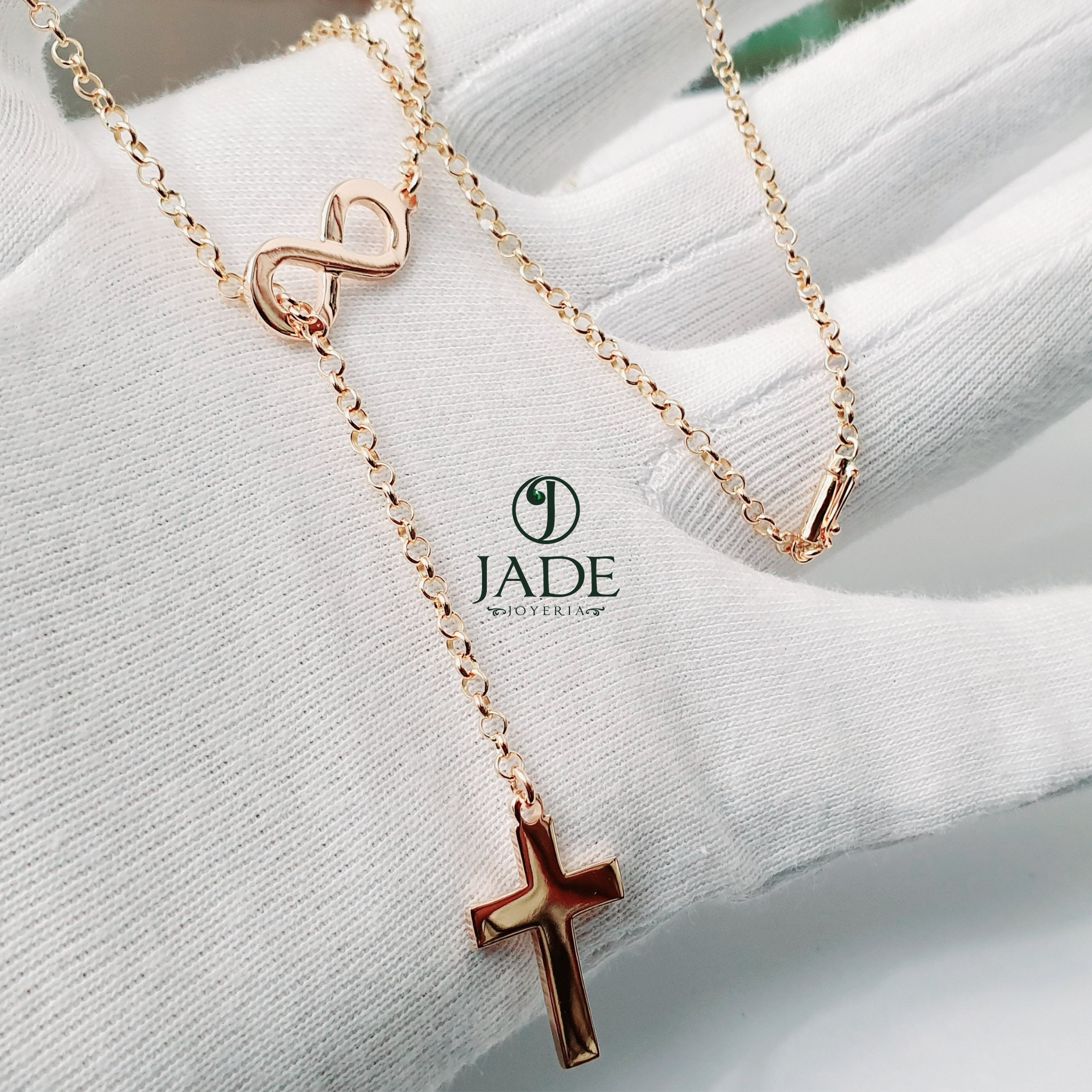 Cadena con infinito y cruz