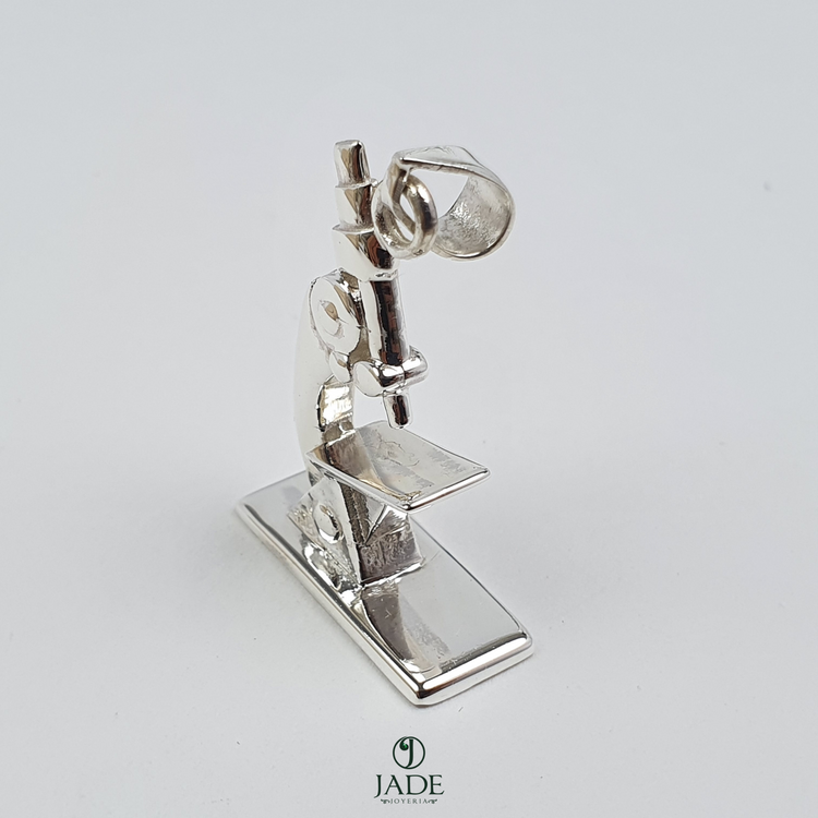 Dije de microscopio en plata fina – Jade18k (vista 2)
