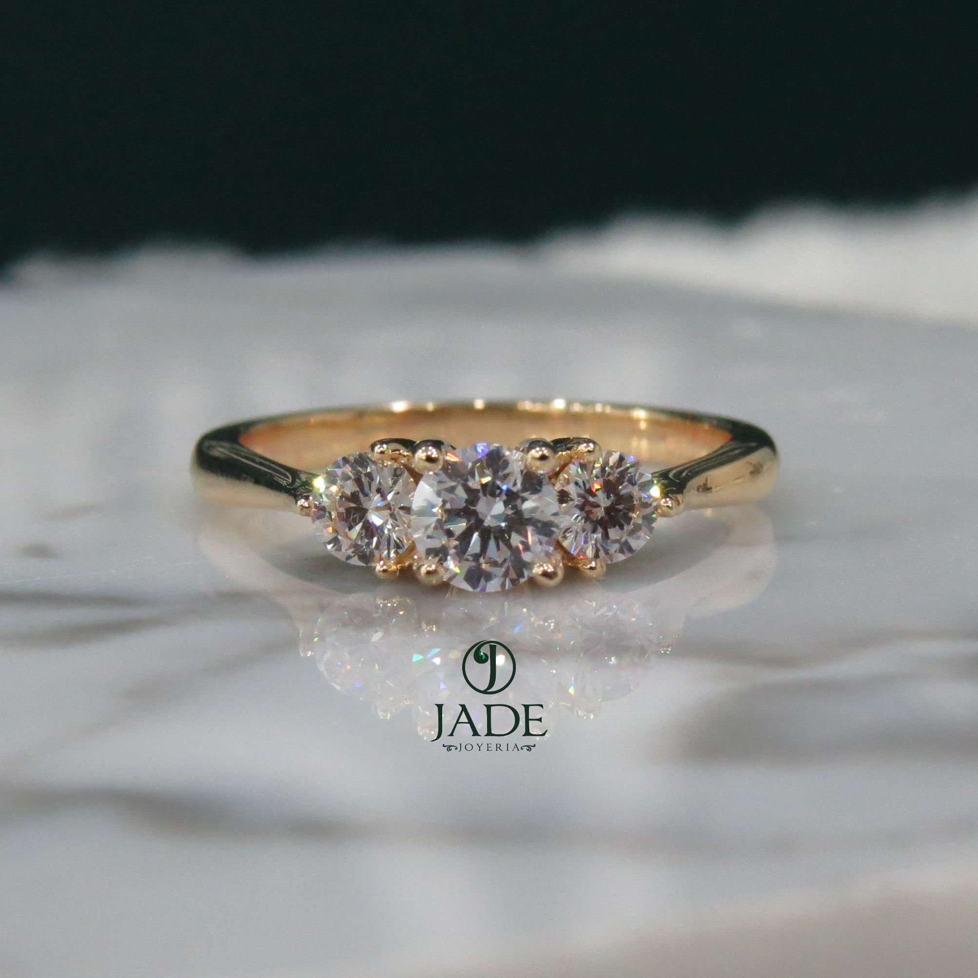 Anillo de 3 piedras