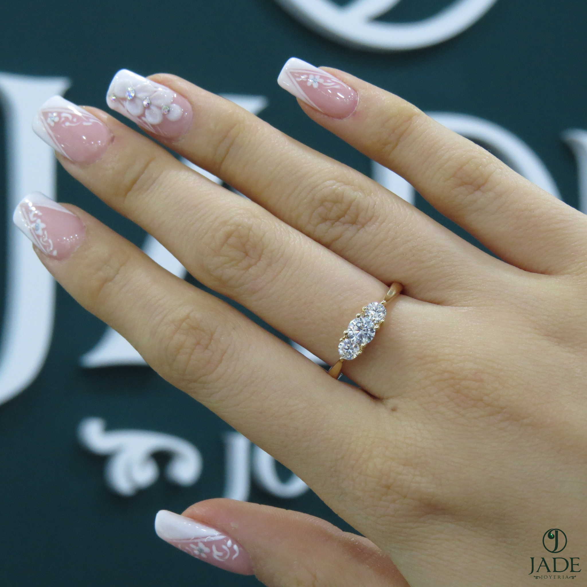 Anillo de 3 piedras