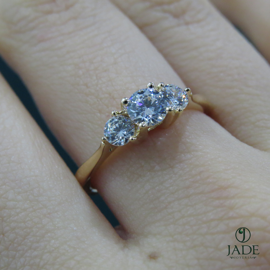 Anillo de 3 piedras