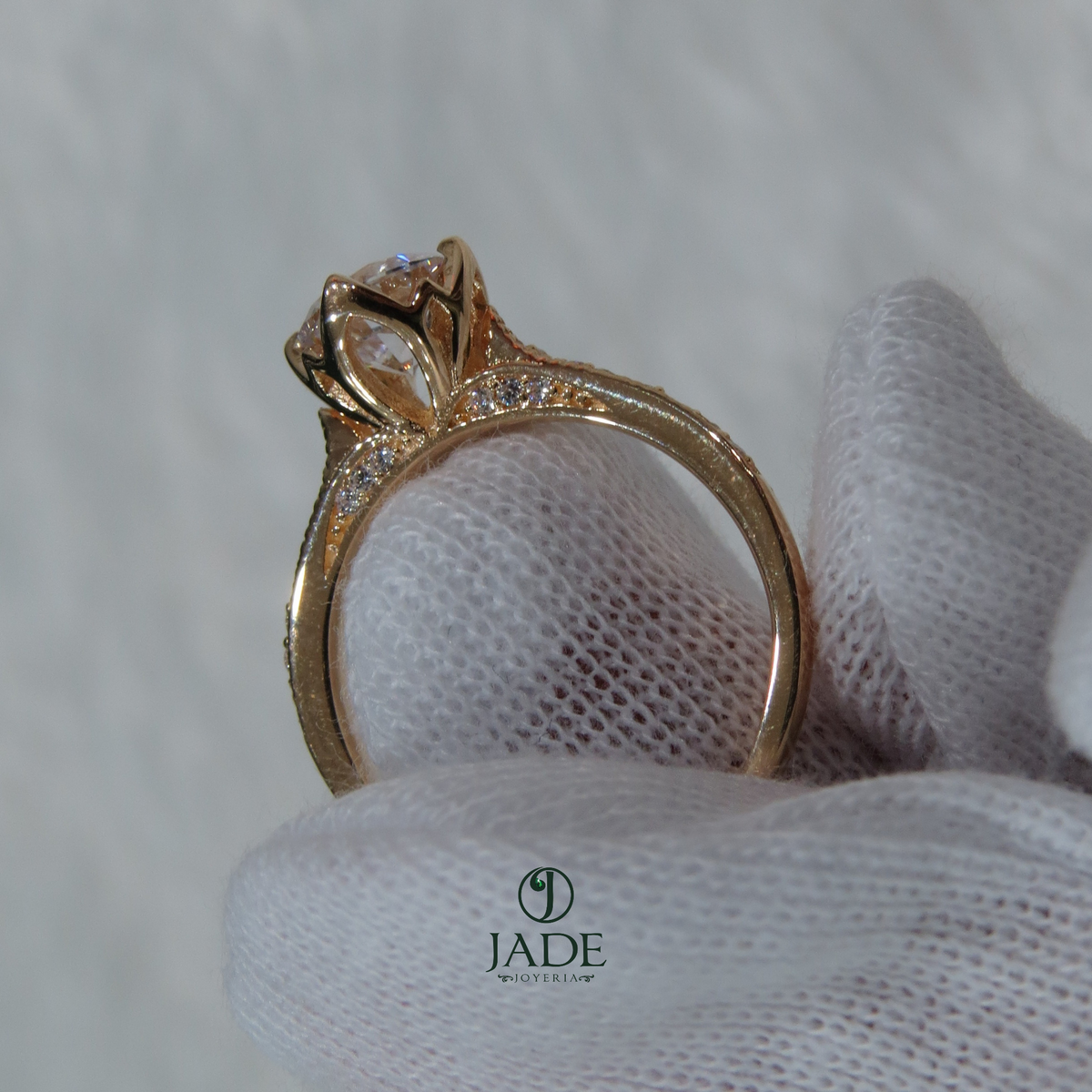 Anillo de compromiso paz