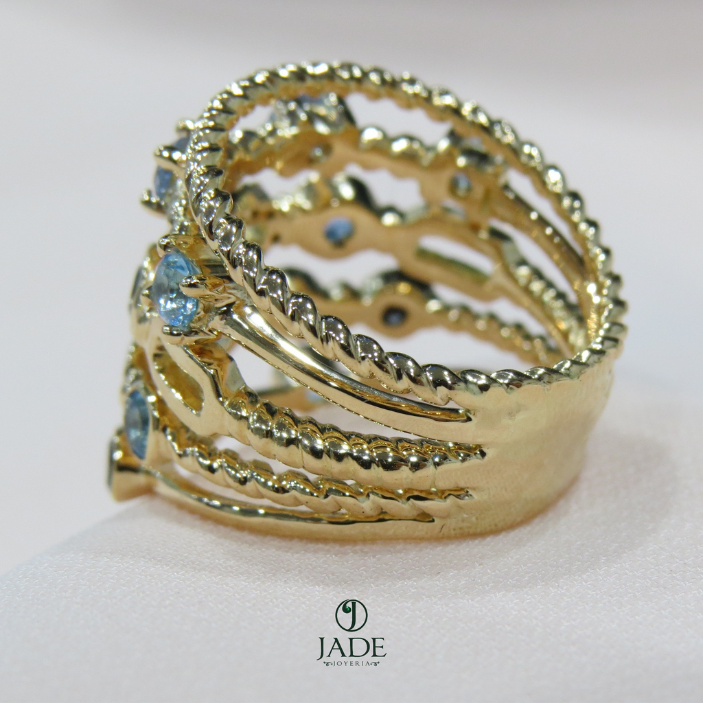 Anillo con topacio azul