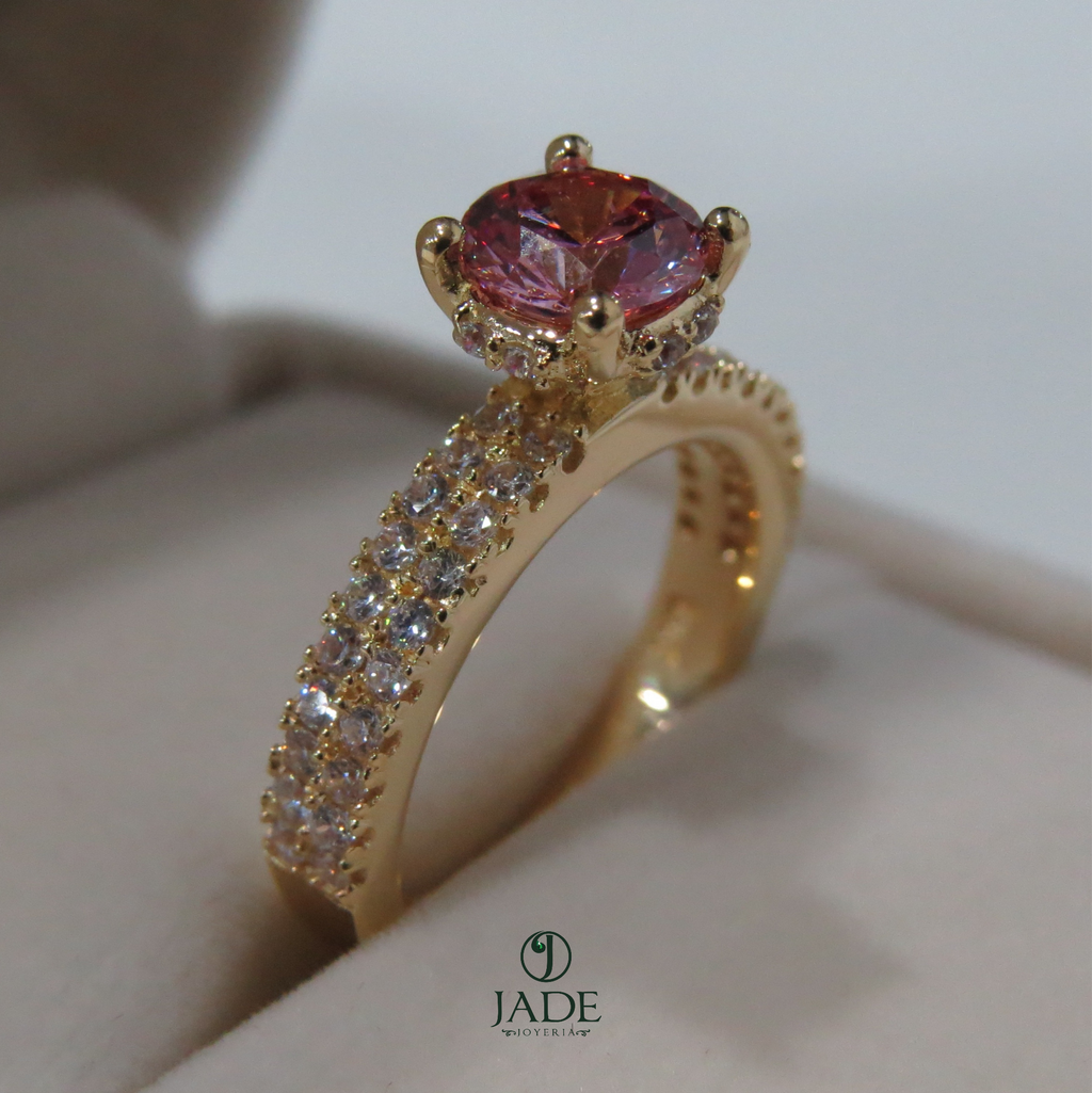Anillo con piedra Rosa