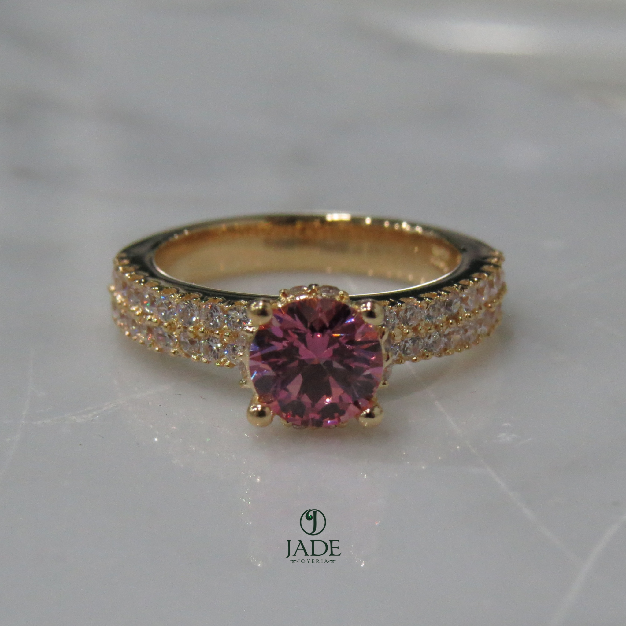 Anillo con piedra Rosa