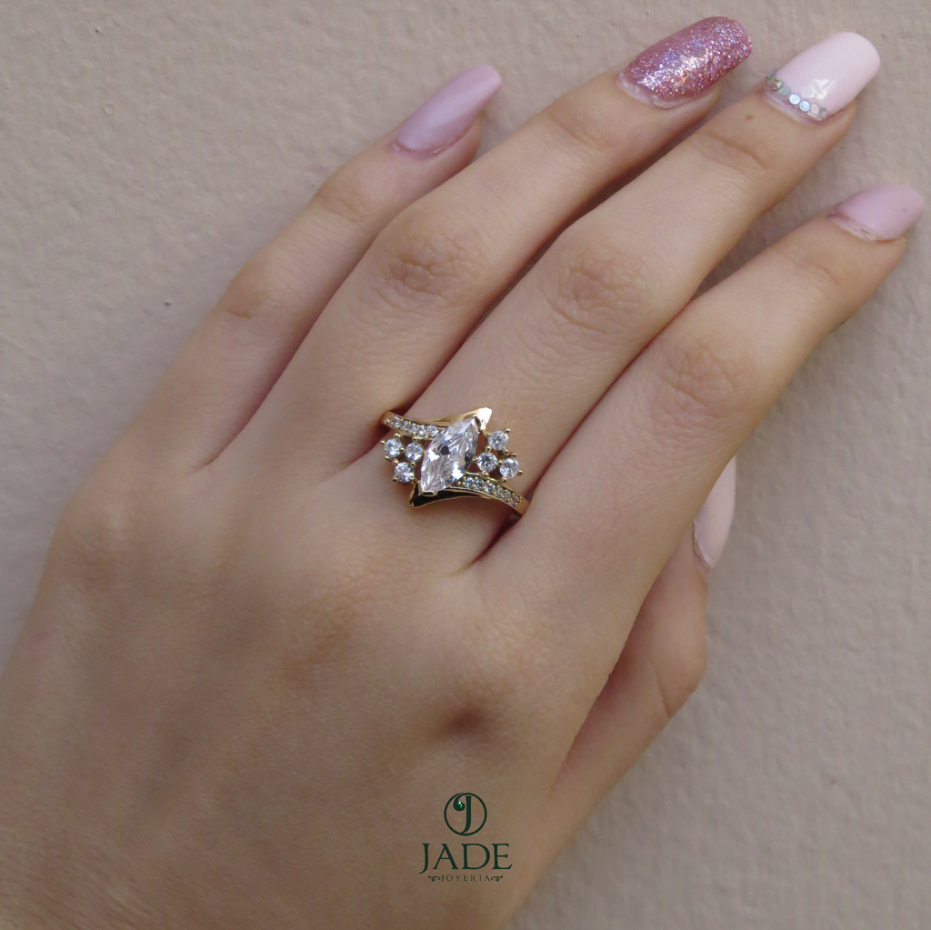 Anillo con piedra almendra