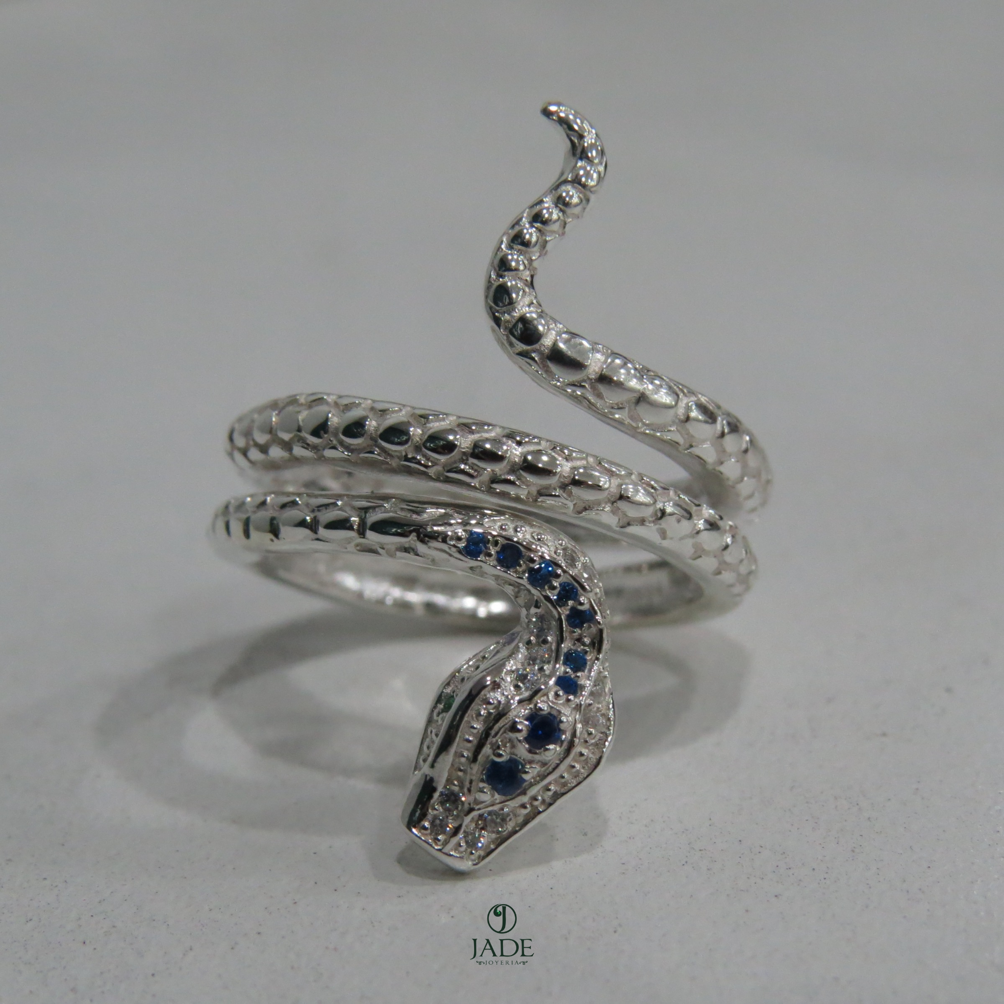Anillo de serpiente en plata fina