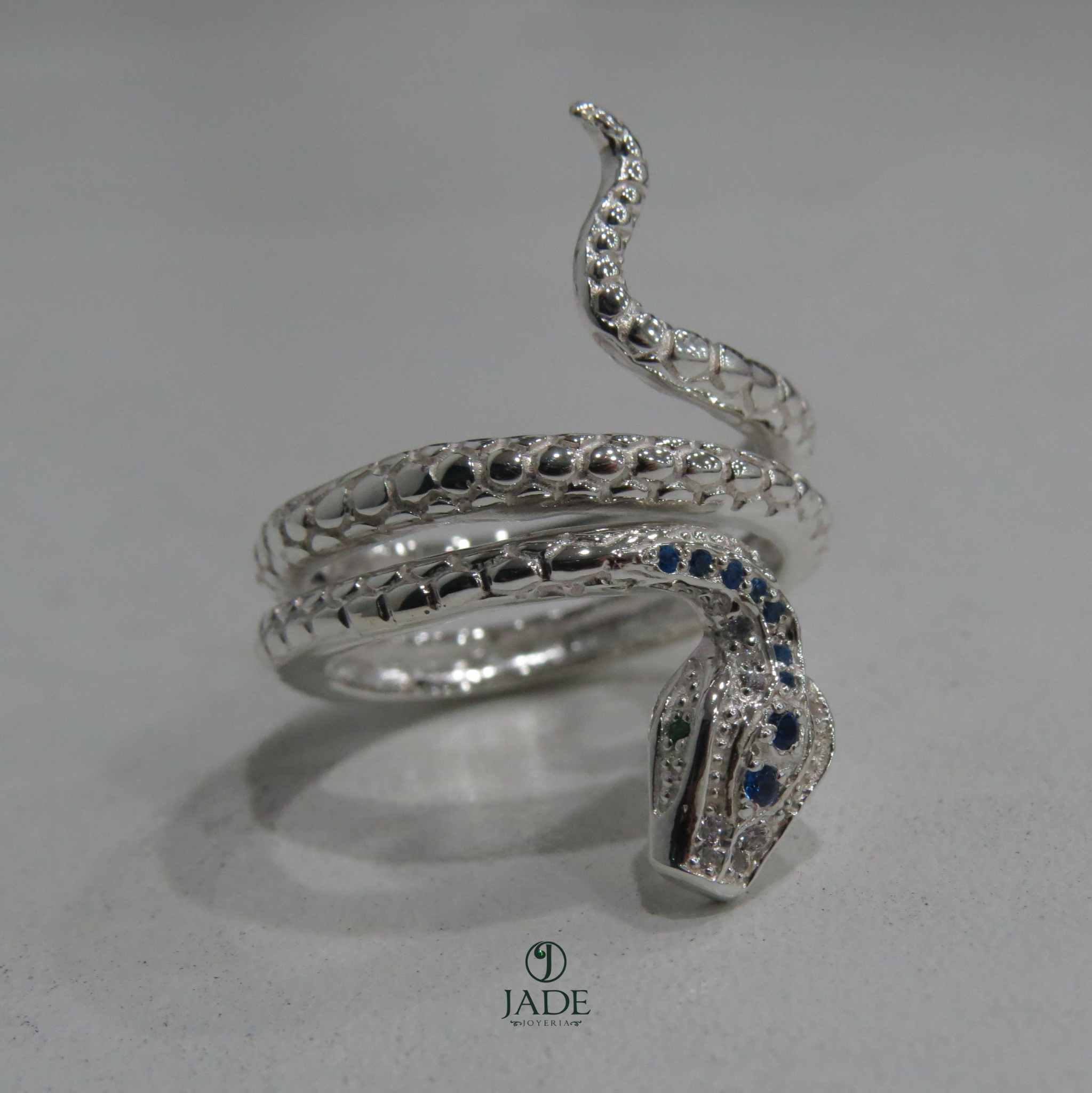 Anillo de serpiente en plata fina