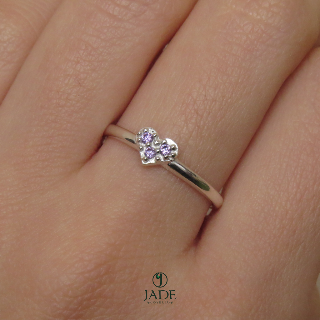 Anillo con corazón de 3 piedras en plata fina