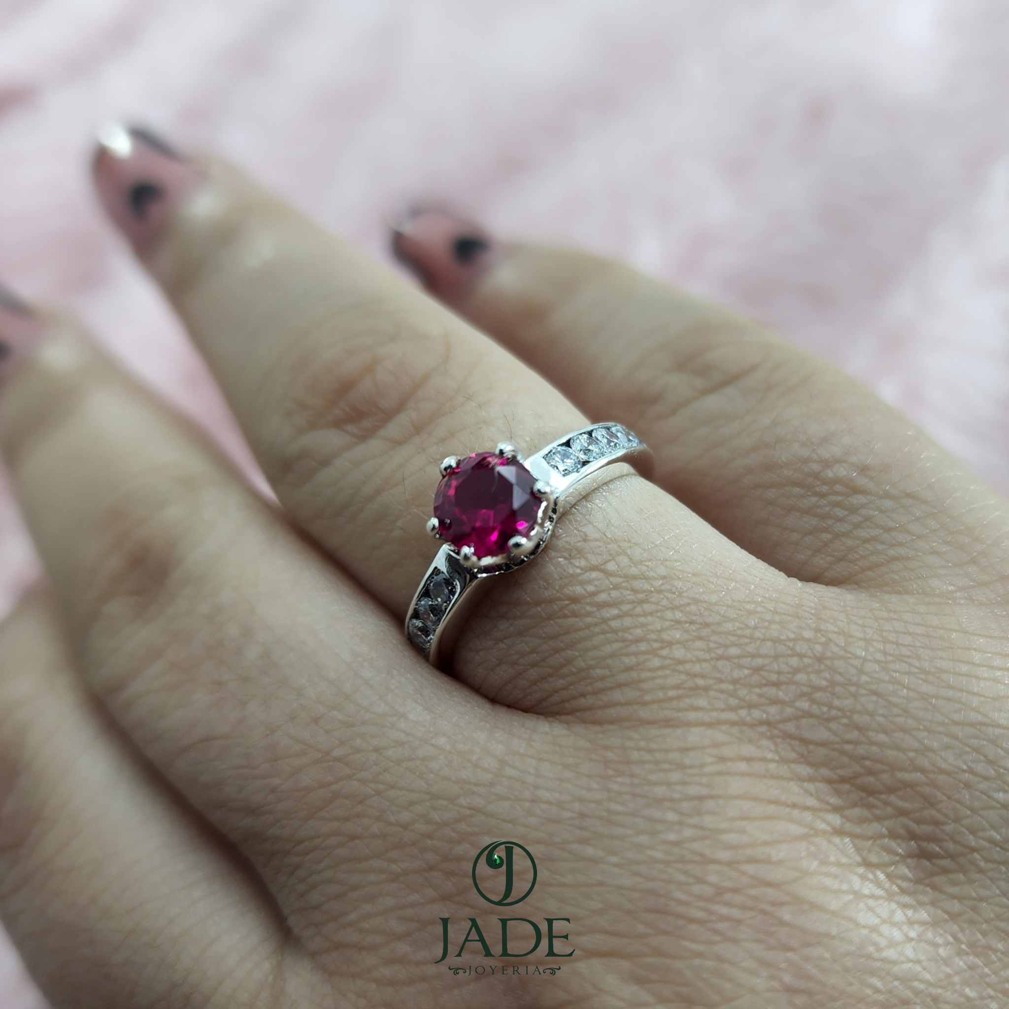 Anillo Lydia de Compromiso en Plata