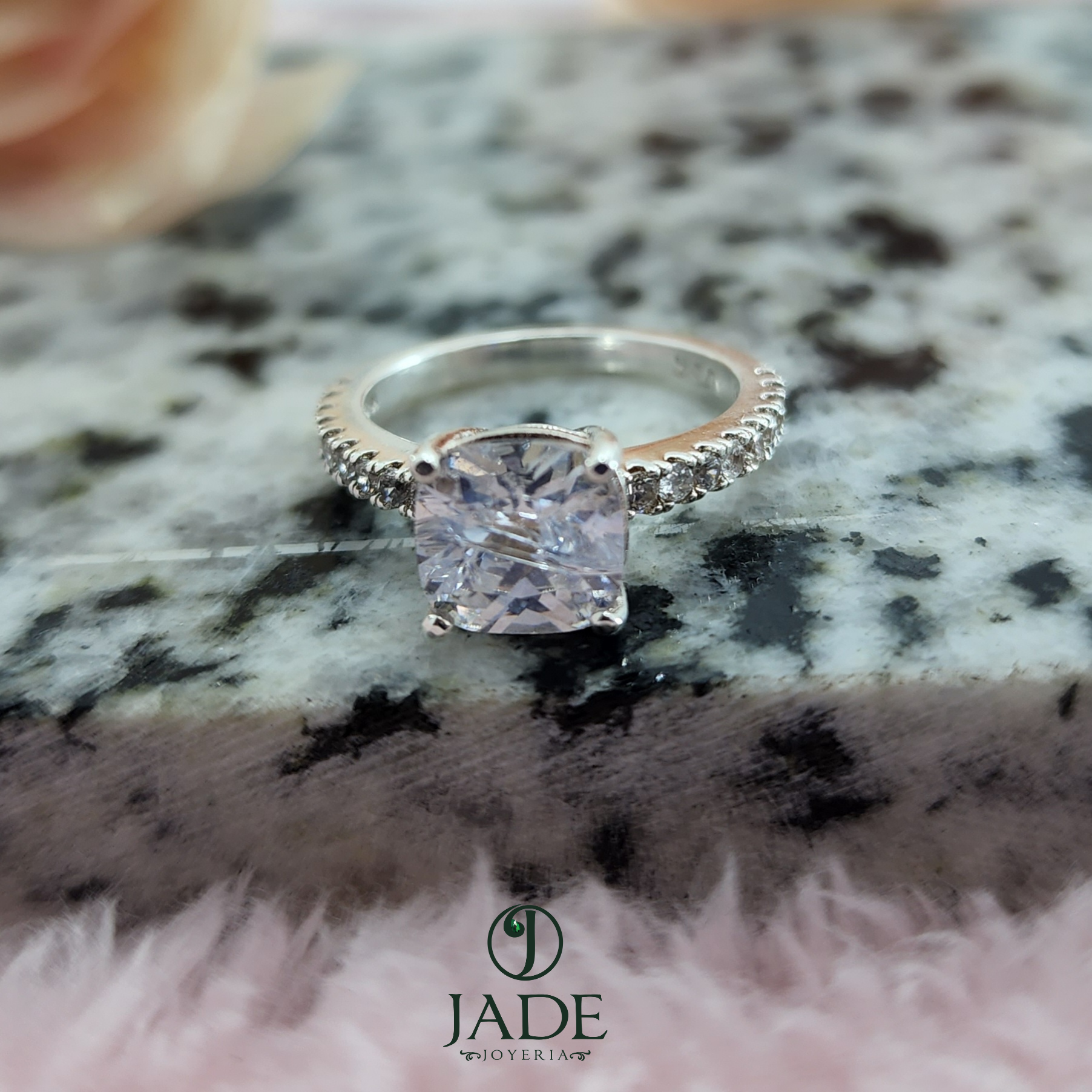 Anillo de compromiso Nadine en Plata