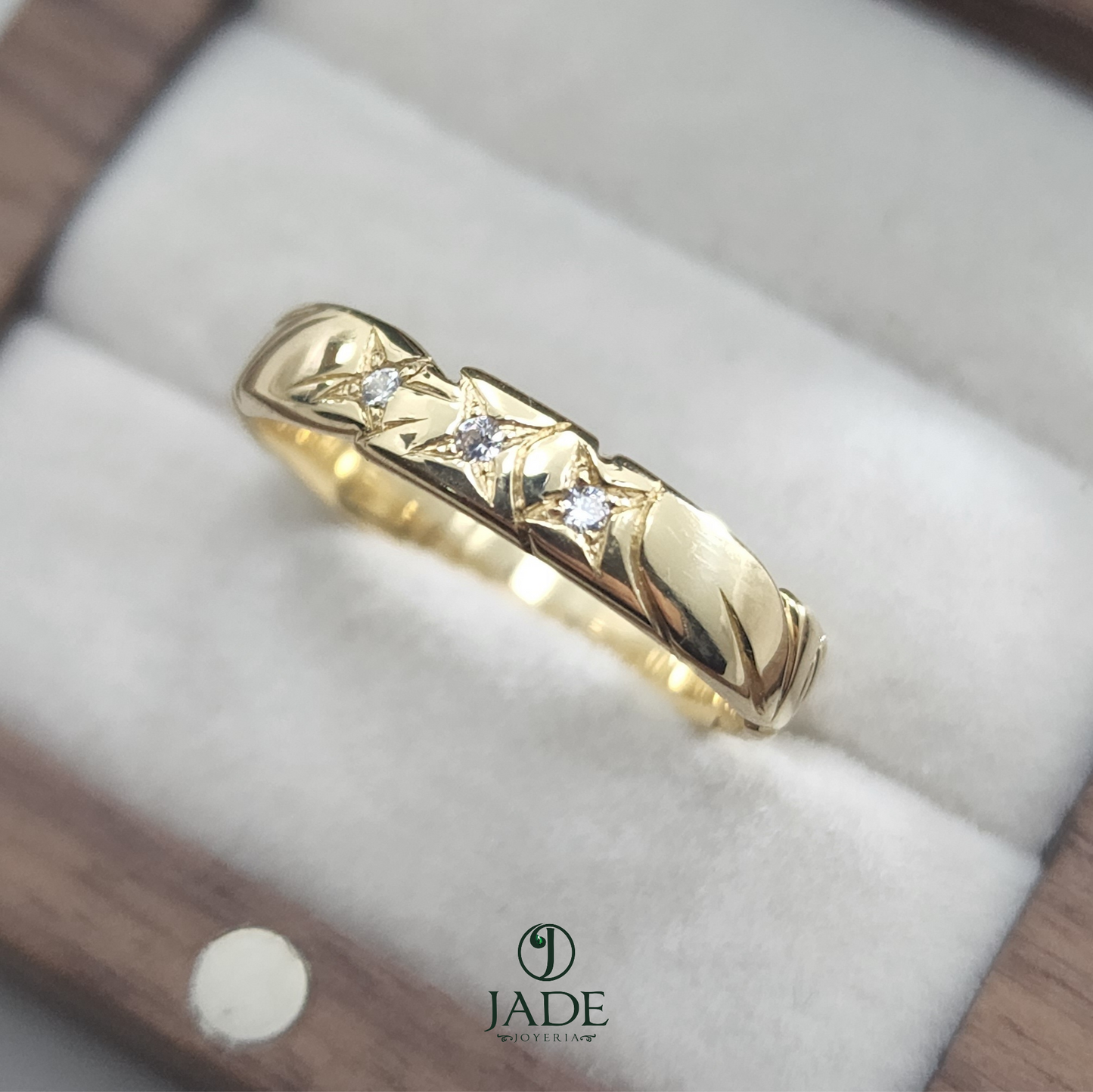 Anillo 3 piedras en oro de 18k