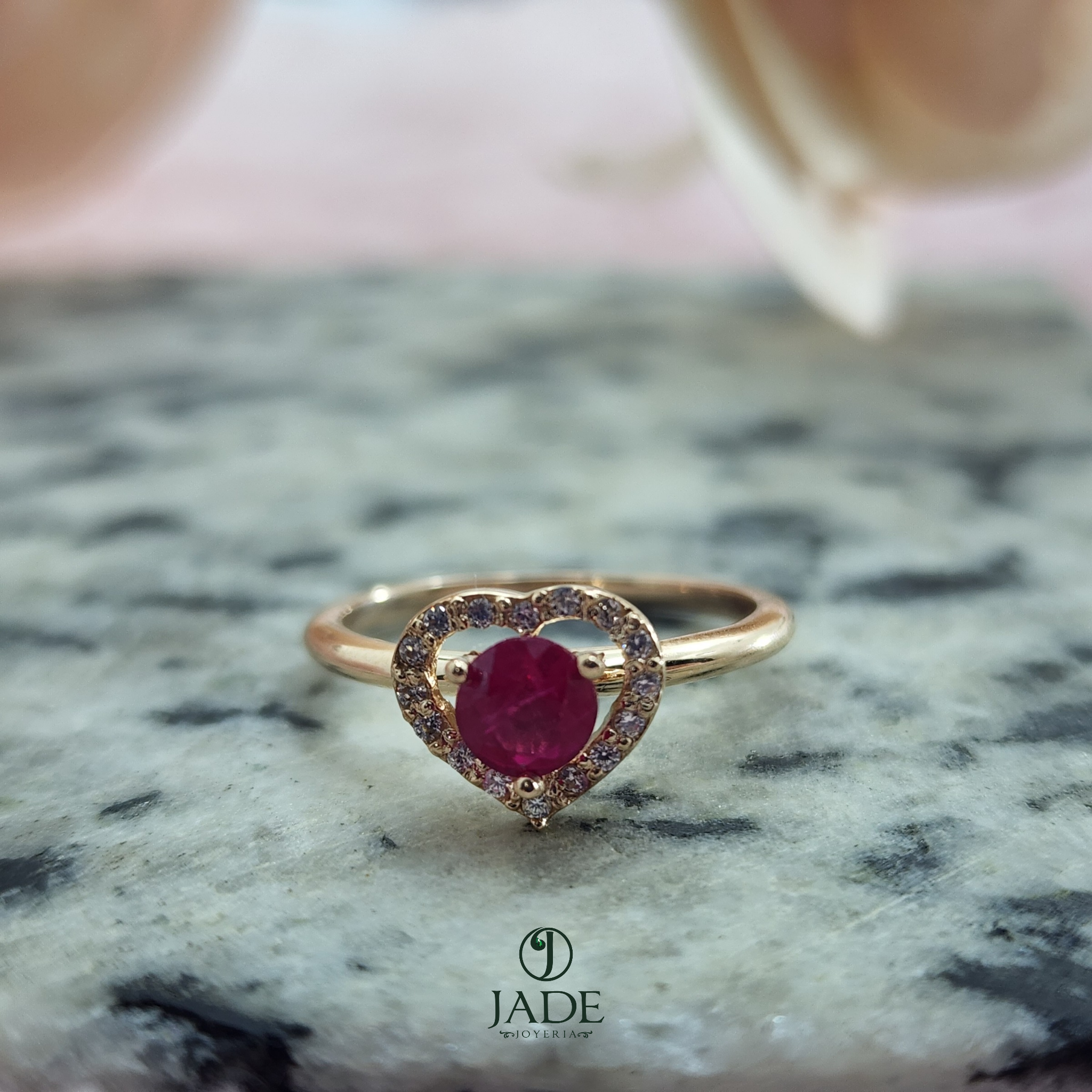 Anillo Corazón de Rubí