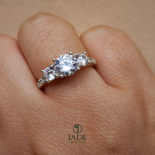 Anillo 3 piedras de Amor en plata fina – Jade18k (vista 2)