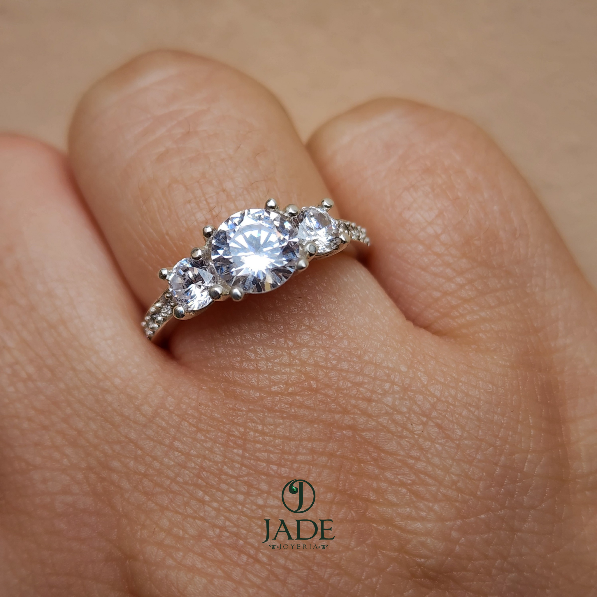 Anillo 3 piedras de Amor en plata fina