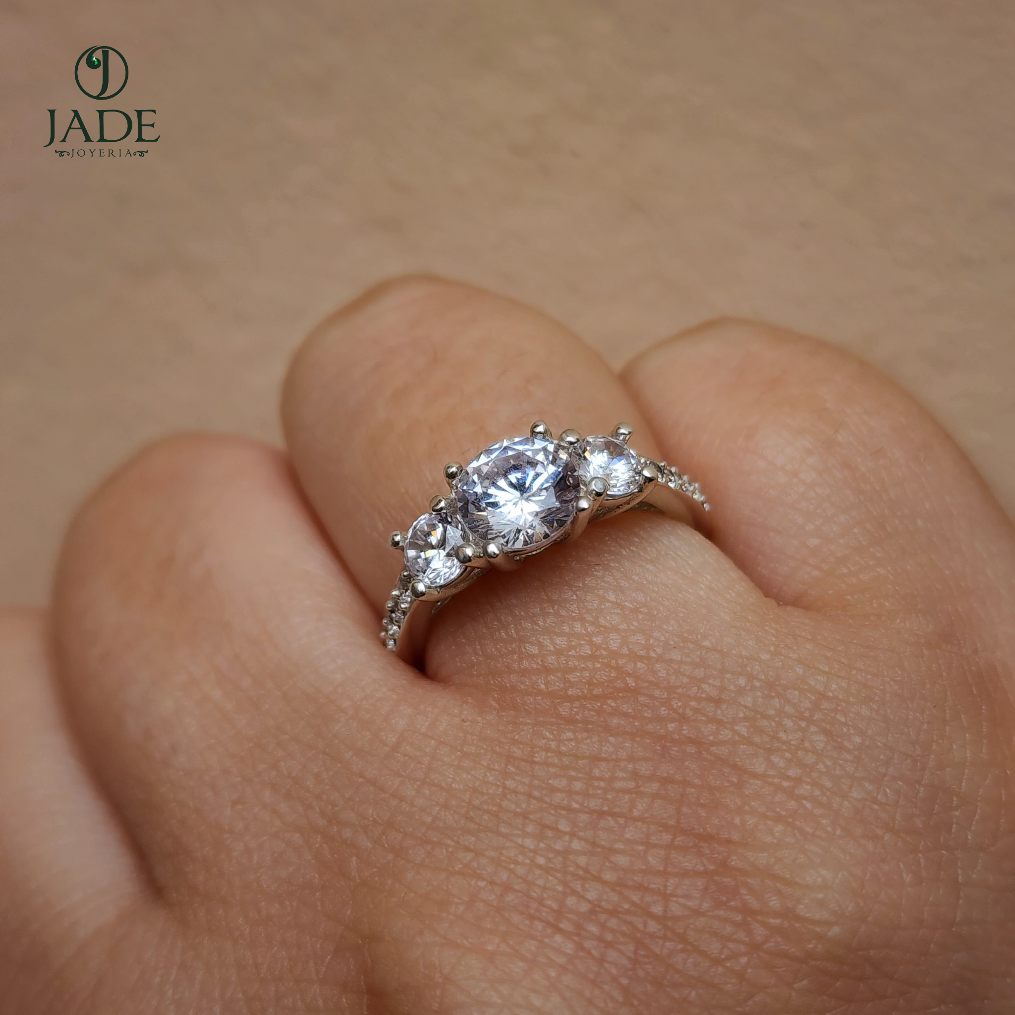 Anillo 3 piedras de Amor en plata fina