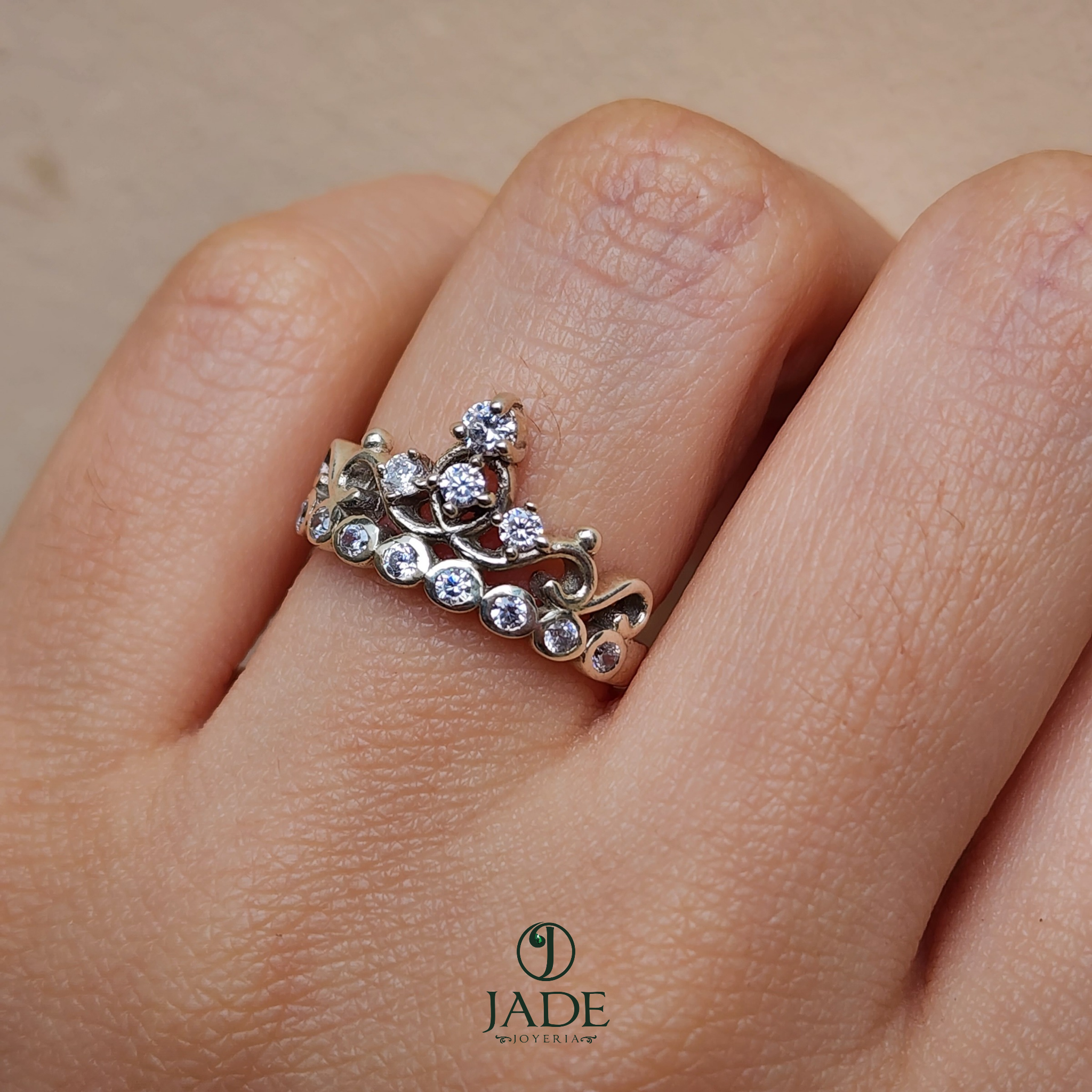 Anillo de corona duquesa en plata fina
