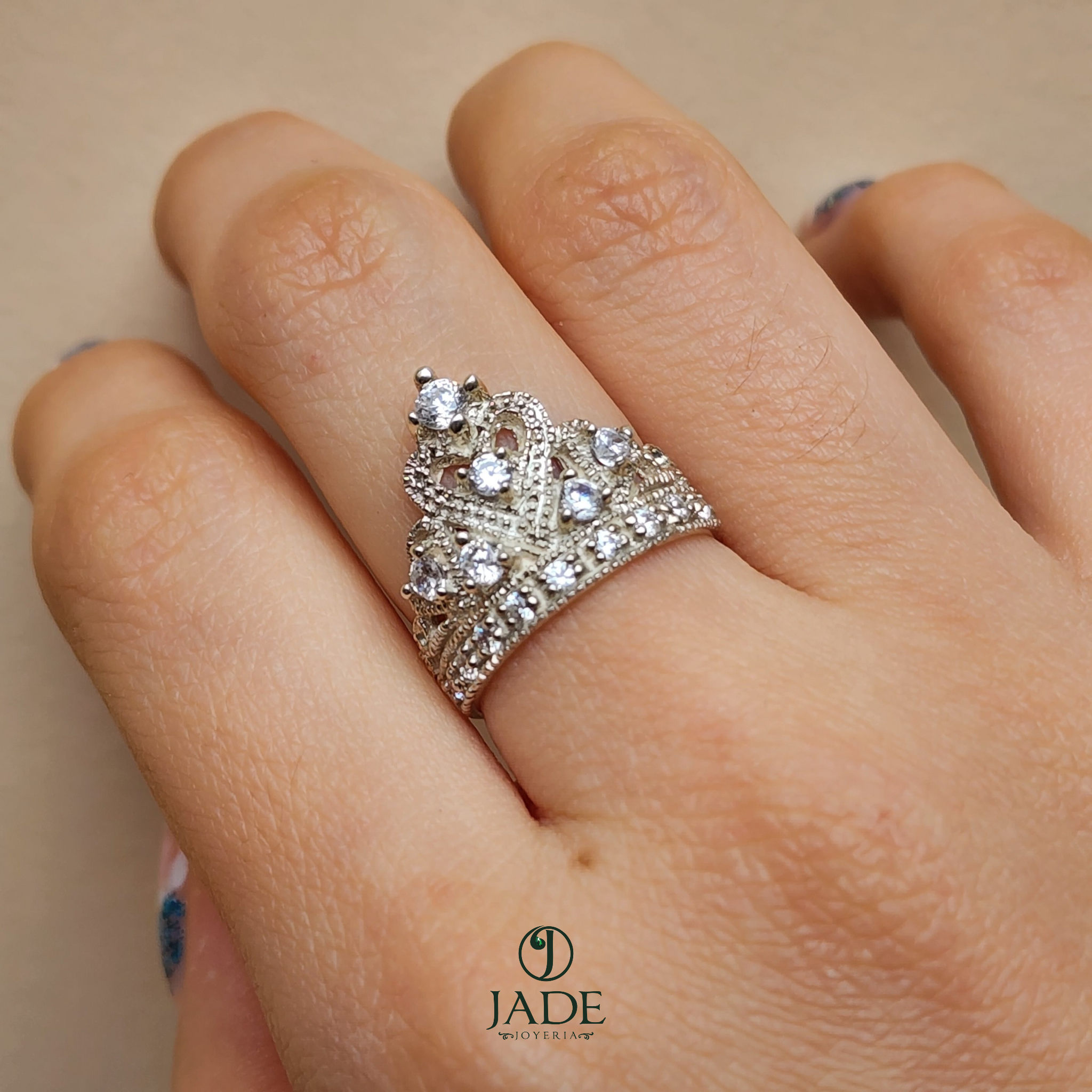Anillo de corona magnifica en plata fina