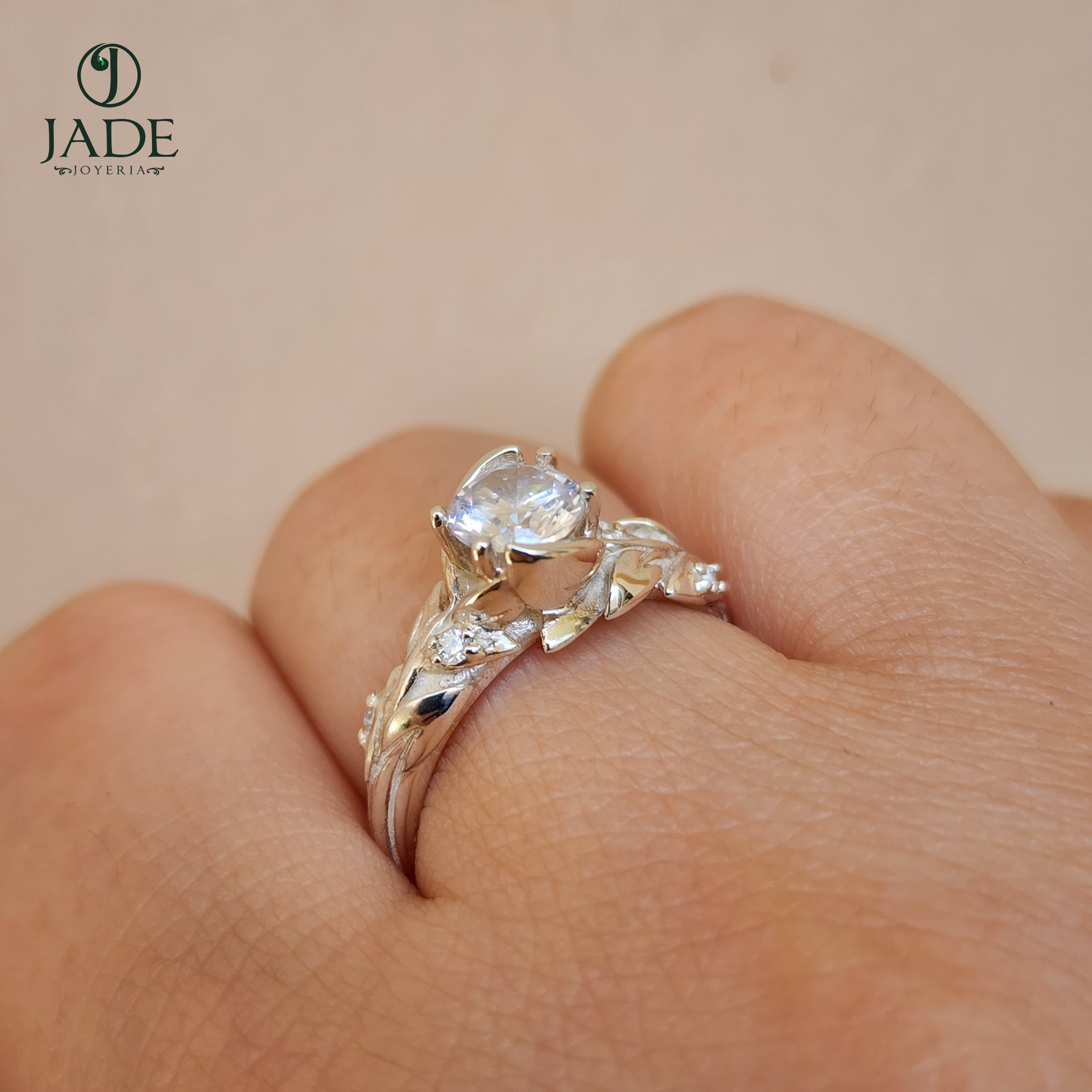 Anillo forma de rosa de Compromiso en plata ley